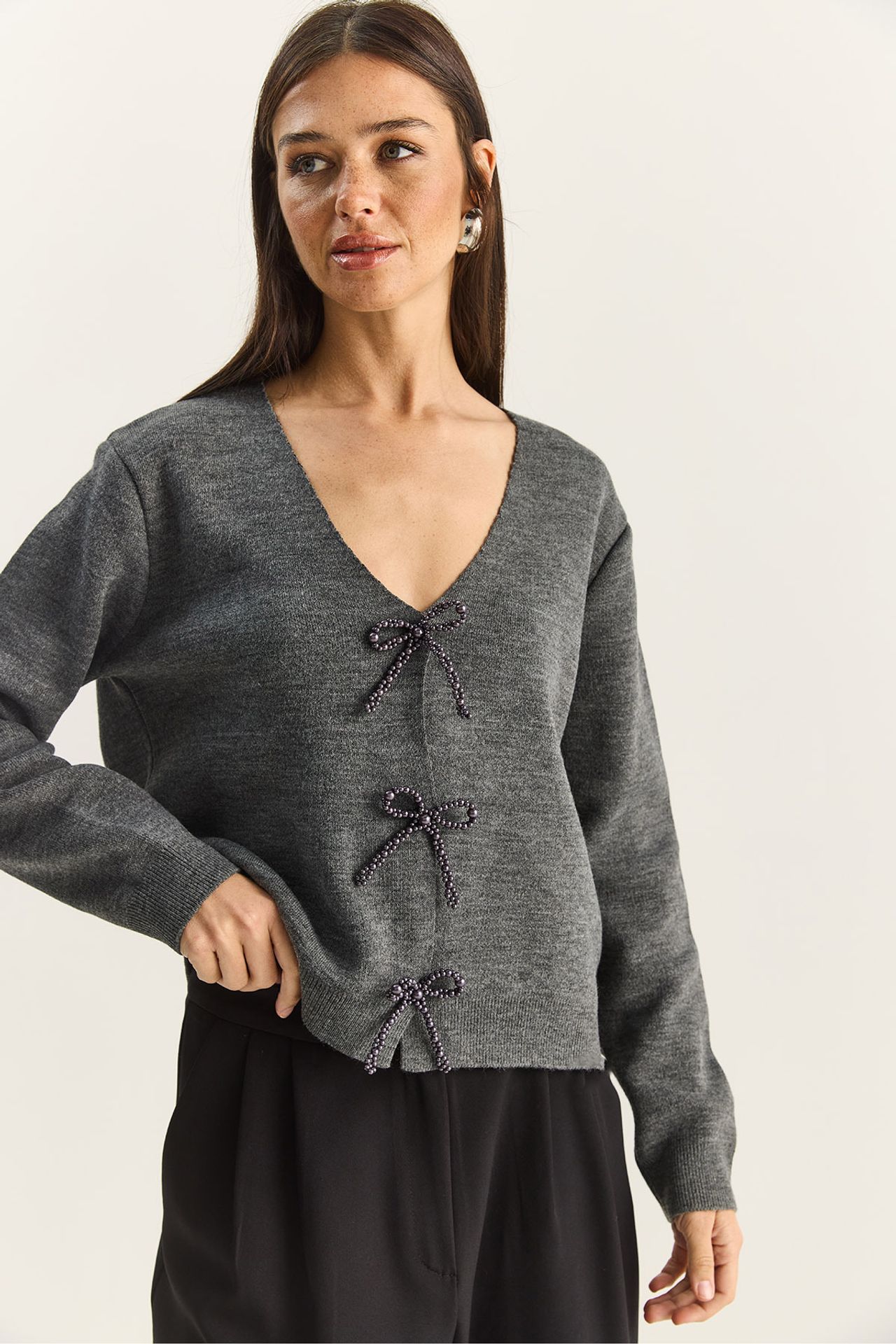 LUCCI Button Detailed Knit V-Neck Cardigan 5