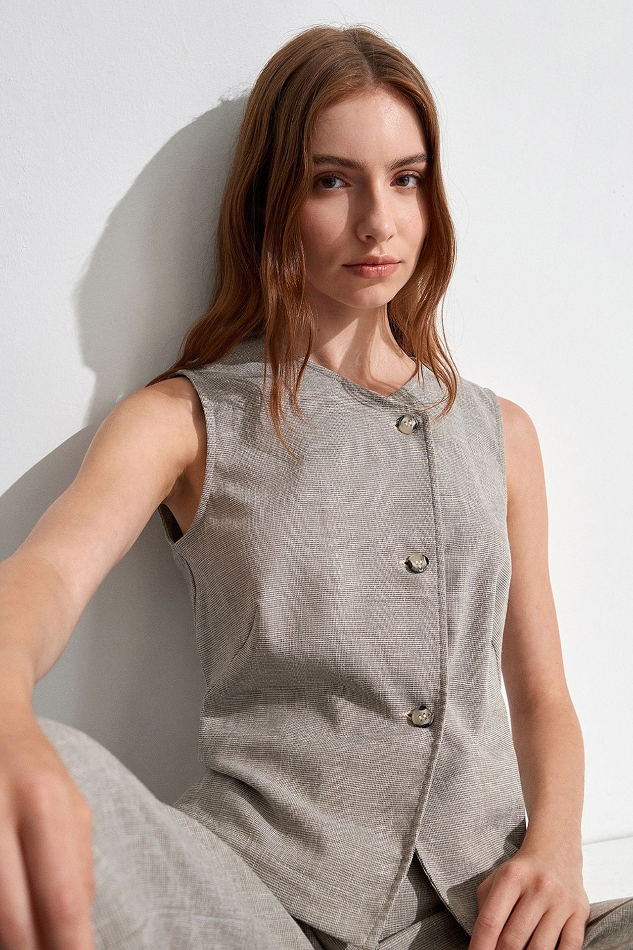 DILVIN Fitted Woven Waistcoat With Button Front 3