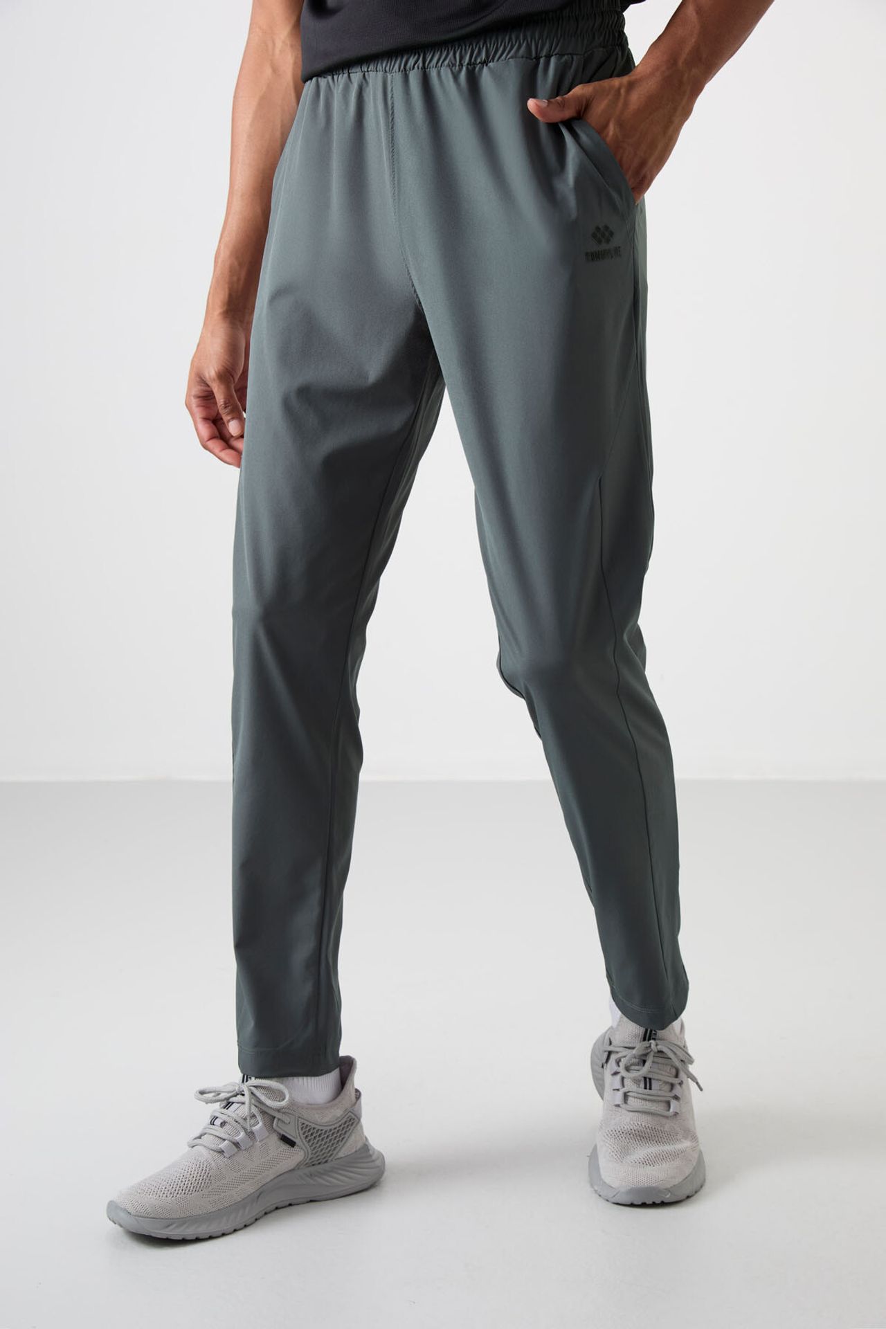 TOMMY Men's Straight-leg Seamless Sweatpants 2