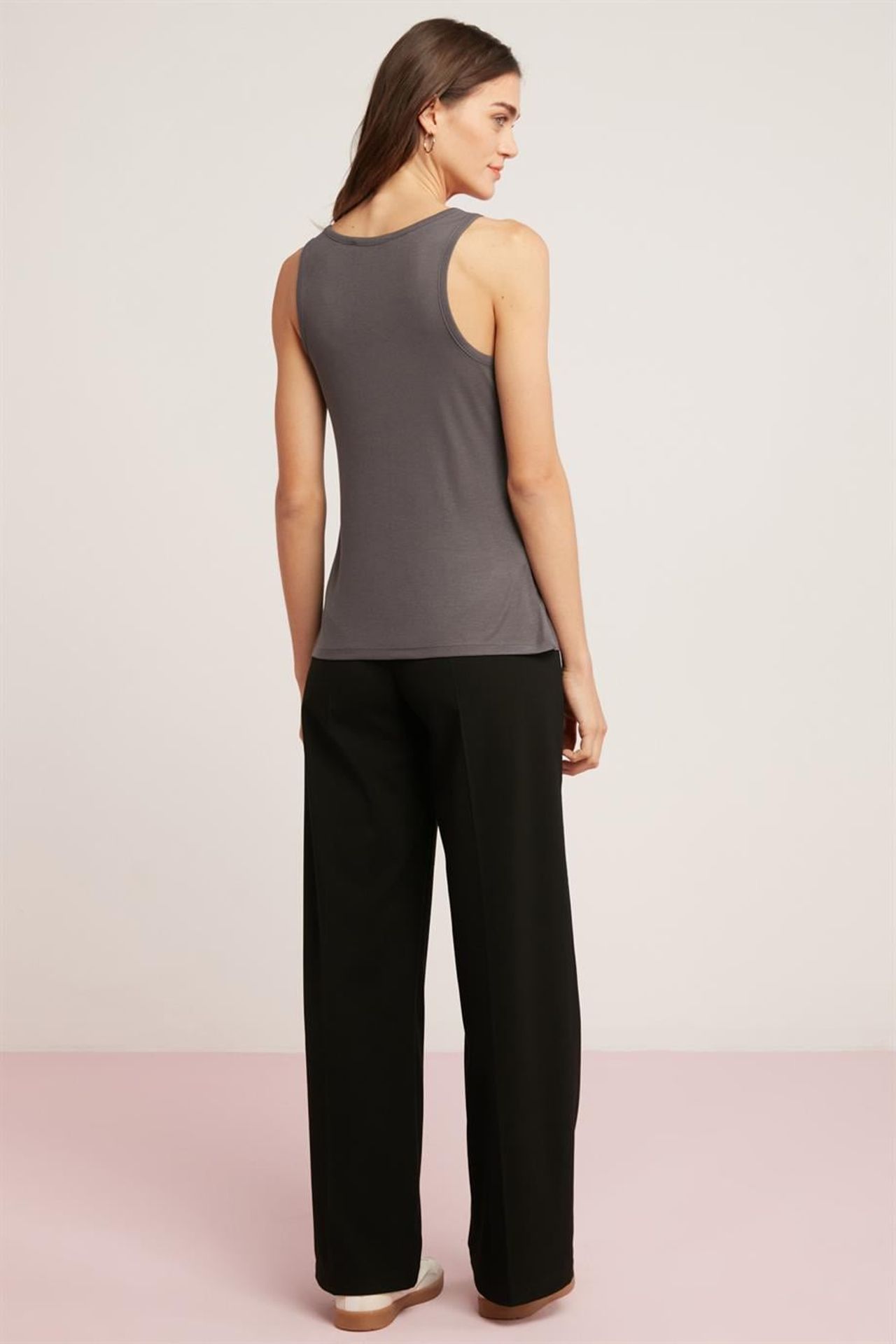 ETHIQUET Sleeveless Straight Cut Tank Top 6