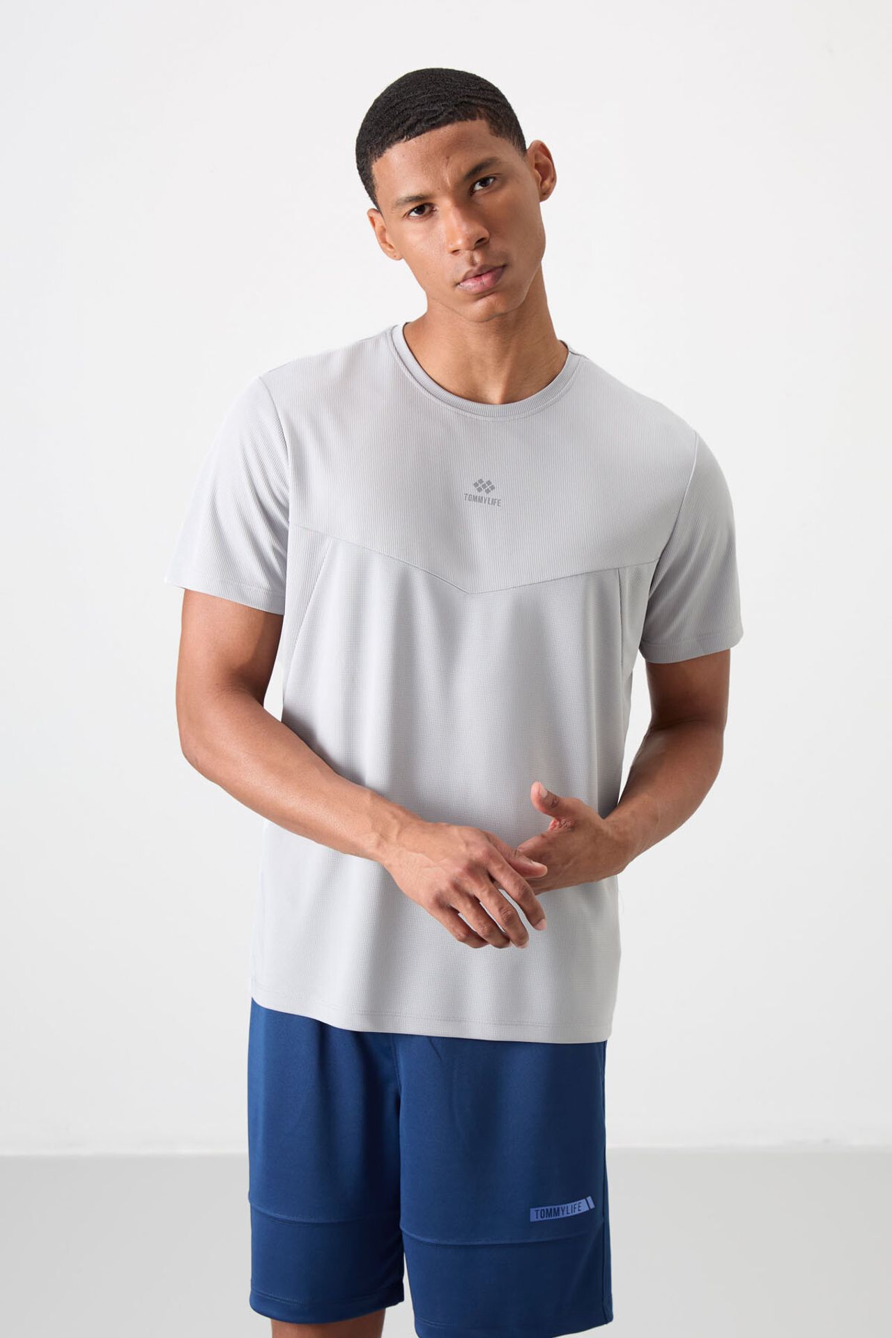 TOMMY Men's Solid Crew Neck T-Shirt 6