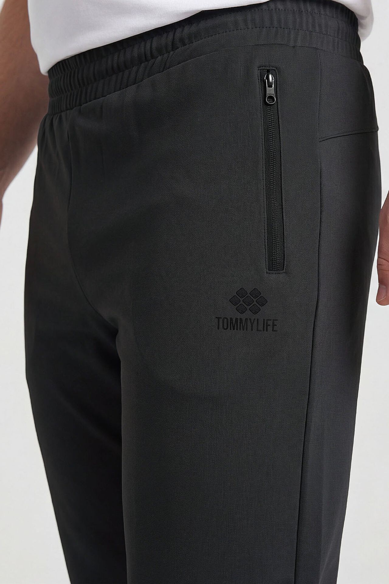 TOMMY Men’s Straight-leg Sweatpants 3