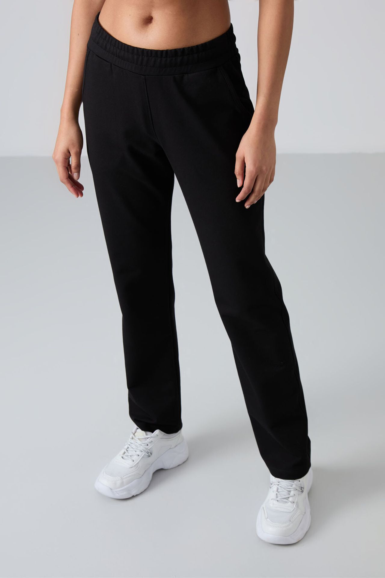 TOMMY Women’s Straight-Leg Fleece Sweatpants 2