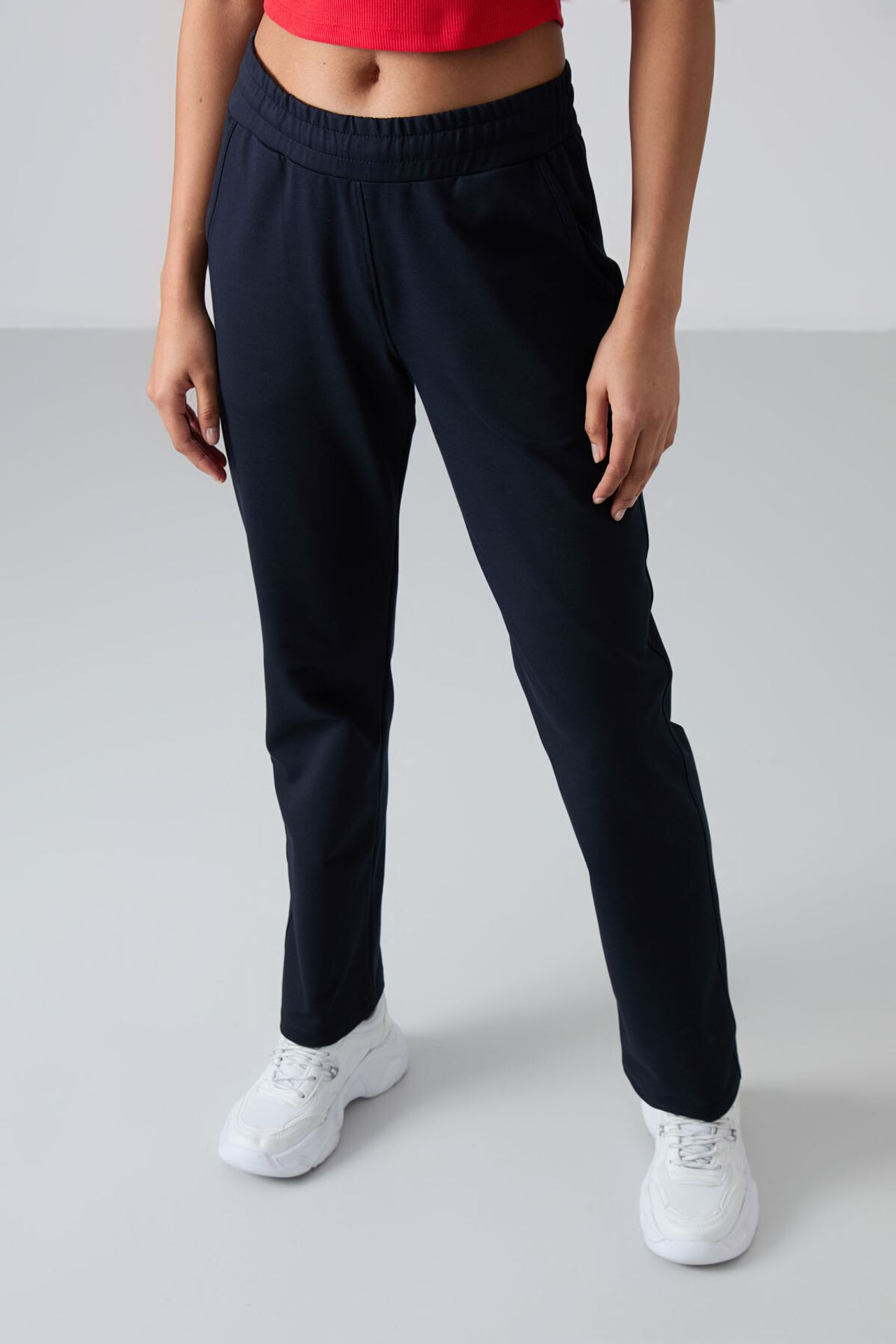 TOMMY Women’s Straight-Leg Fleece Sweatpants 2