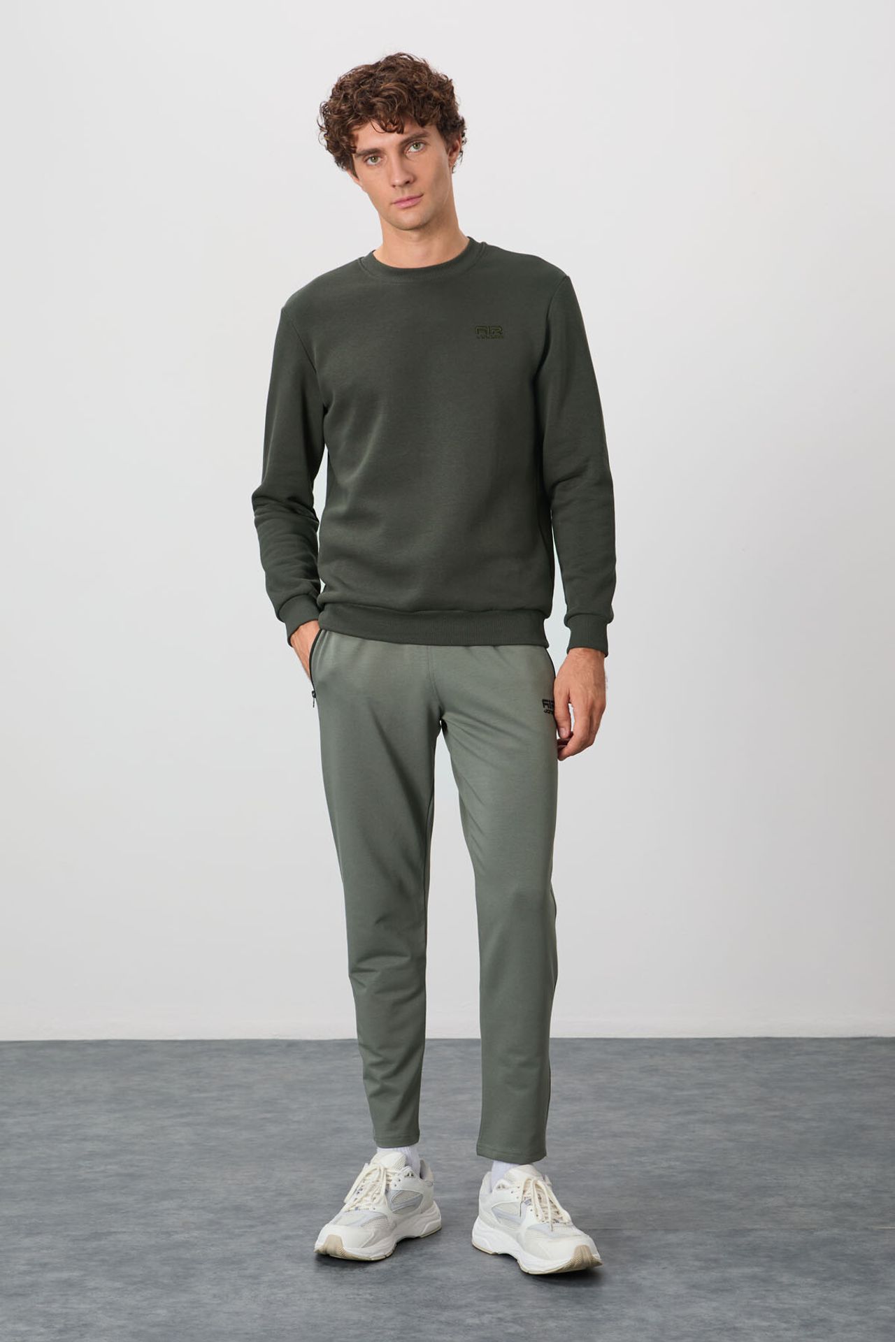 TOMMY Men's Regular Fit Crew Neck Sweatshirt 2