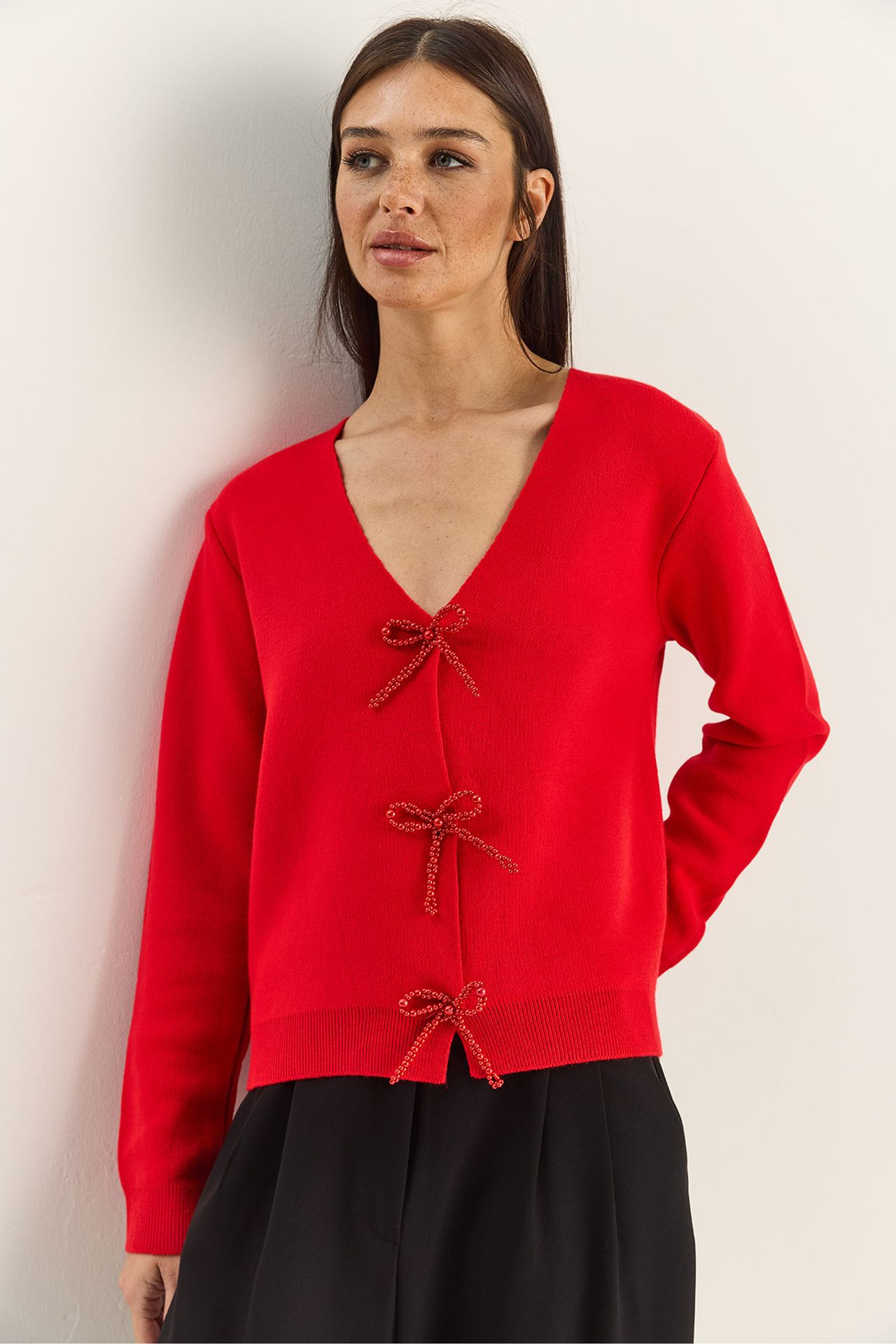 LUCCI Button Detailed Knit V-Neck Cardigan 4