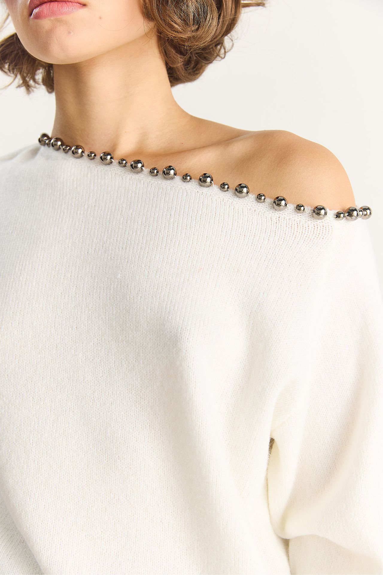 LUCCI Asymmetrical Collar Accessory Detailed Knit Sweater 6