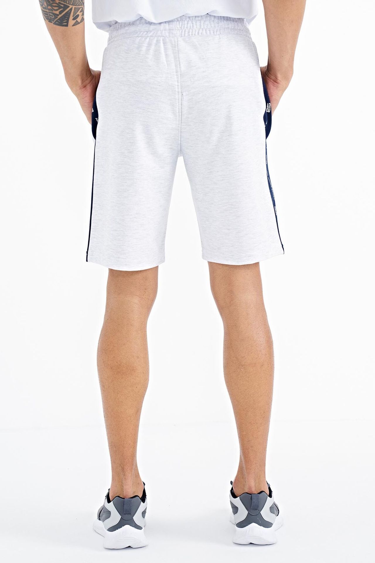TOMMY Men's Knit Sweat Shorts 6