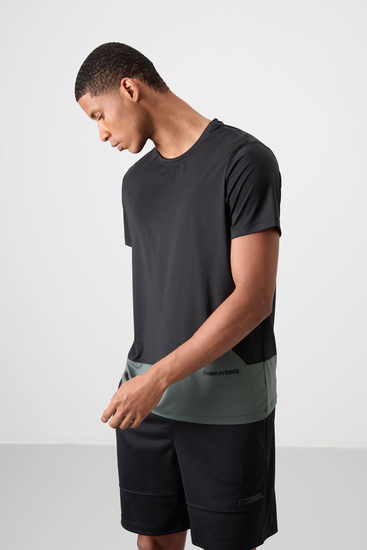 TOMMY Color Blocked Crew Neck T-Shirt 4