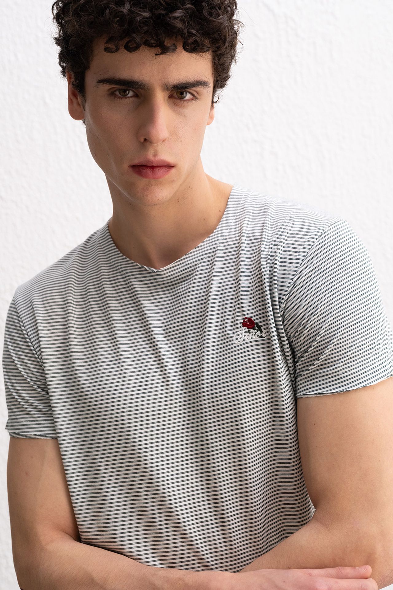 GIESTO Embroidered Striped Crew Neck T-Shirt 5