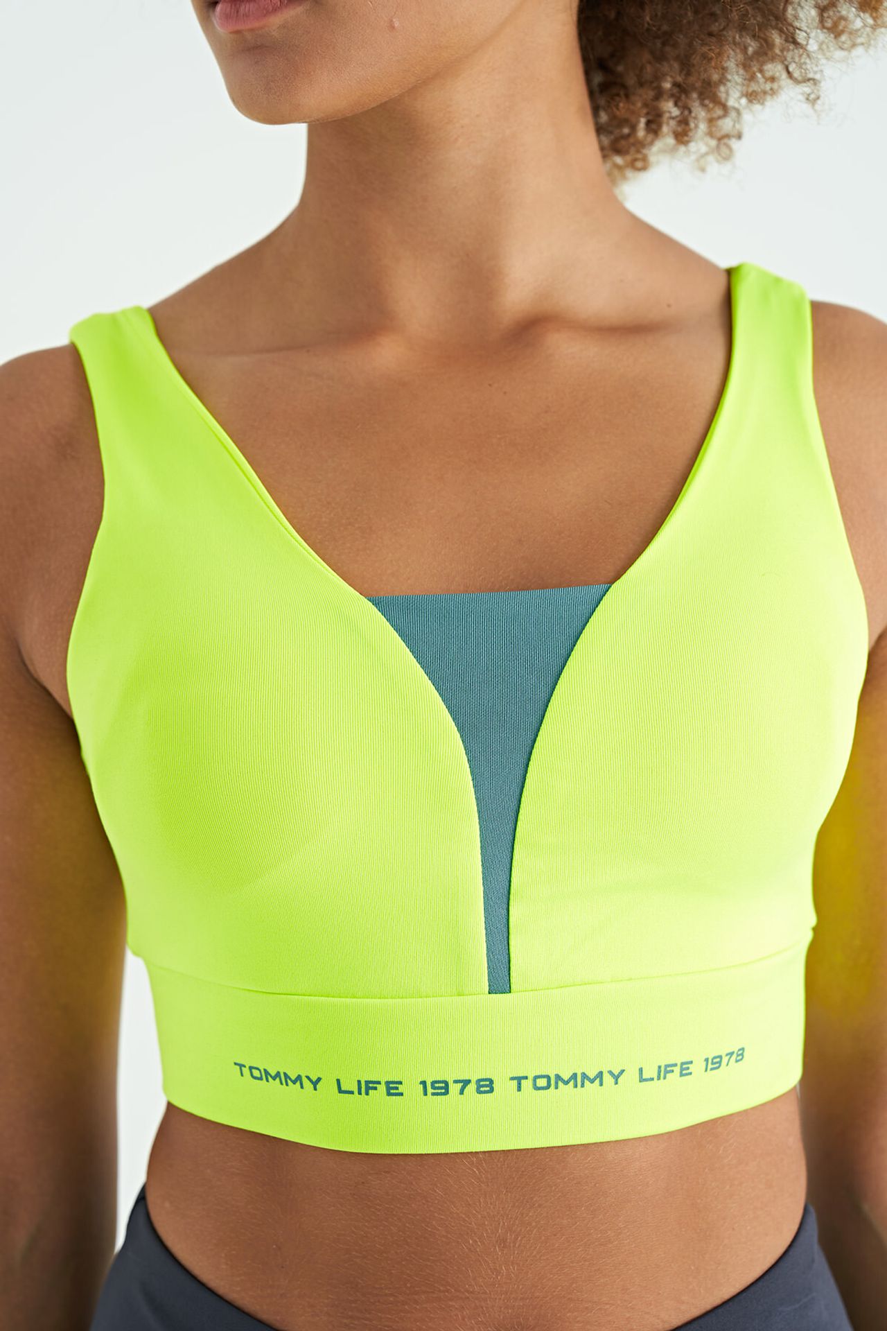 TOMMY Women's Color-Blocked Sleeveless Crop Sports Top 6