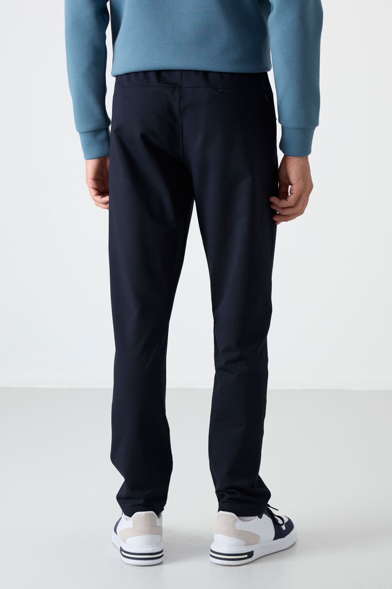 TOMMY Men's Regular Fit Straight-Leg Sweatpants 6