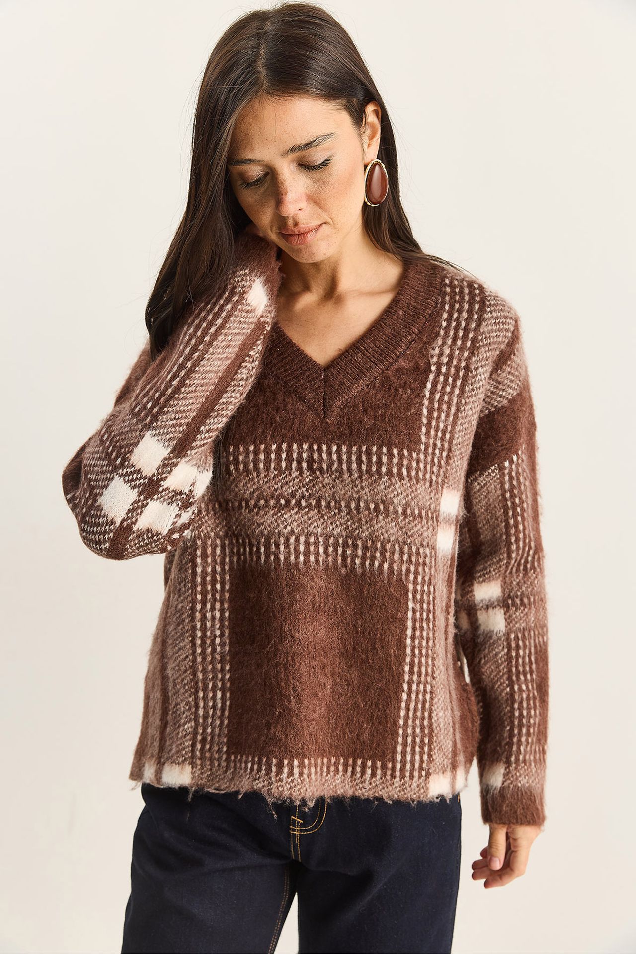 LUCCI Plaid V-Neck Long Sleeve Knit Sweater 1