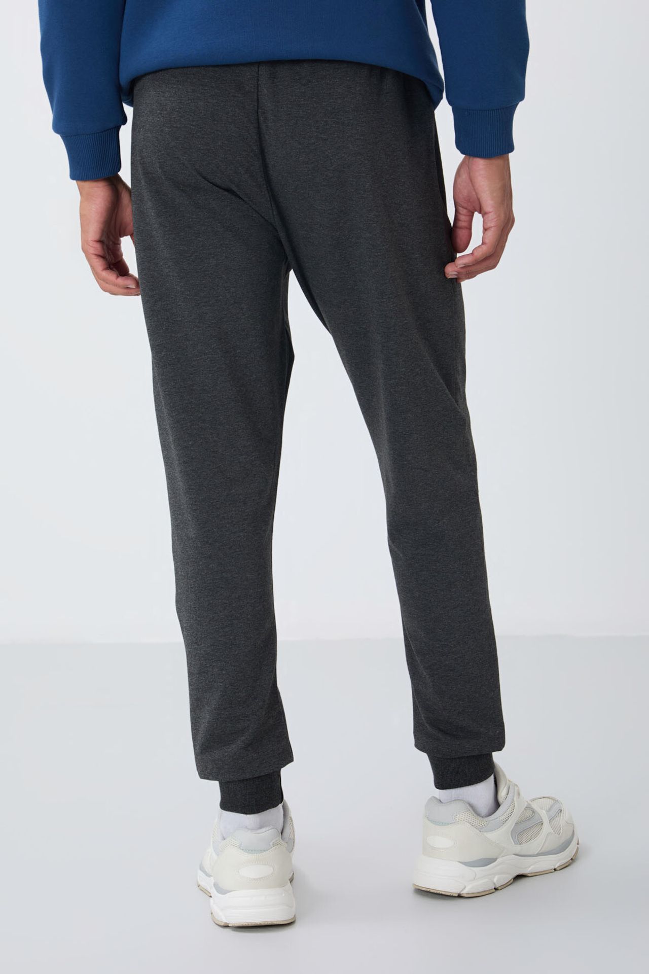 TOMMY Men's Jogger Sweatpants With Zip Pocket 5