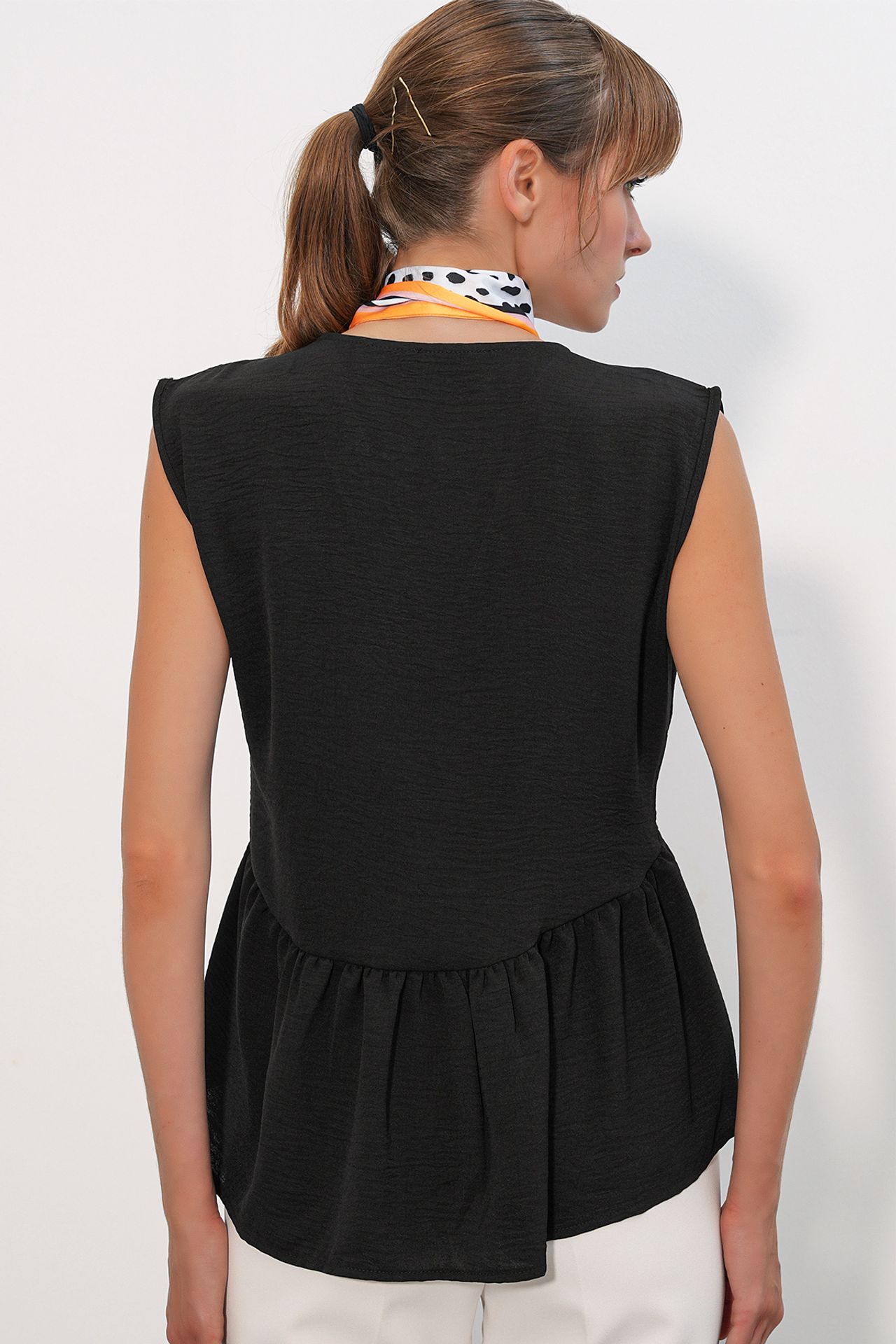 BDART V-Neck Buttoned Sleeveless Blouse 5