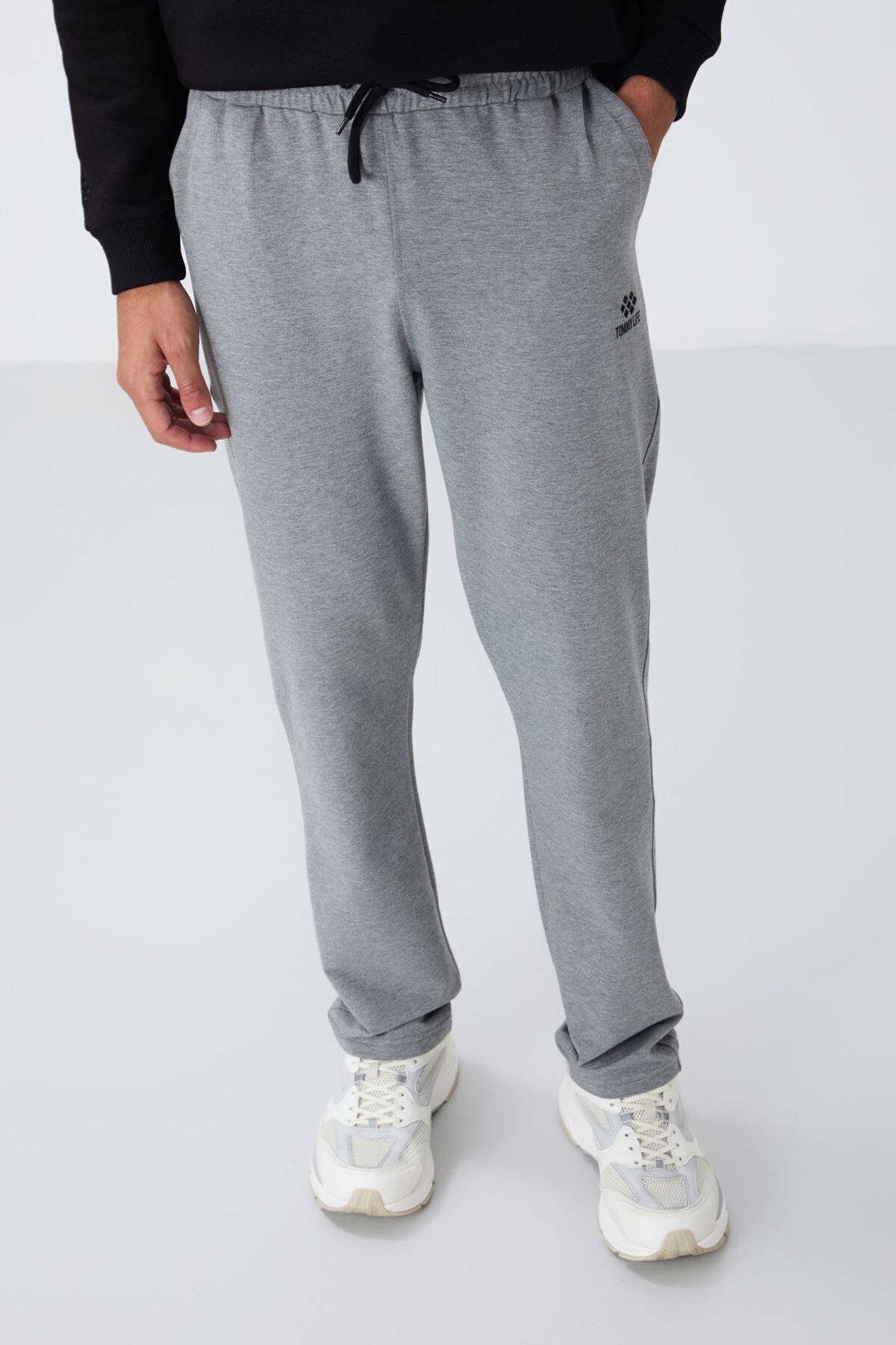 TOMMY Men's Regular-Fit Cotton Blend Sweatpants 3