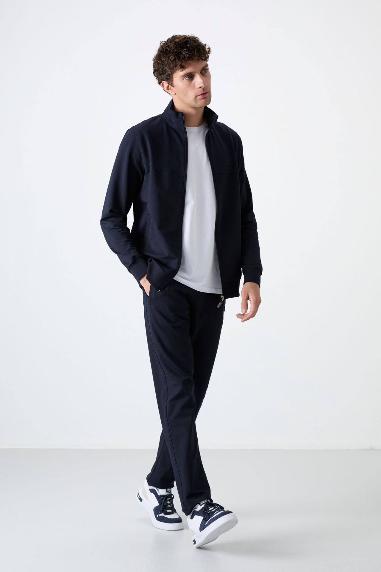 TOMMY Men's Relaxed Fit Zip-collar Sweatshirt And Pants Set 3