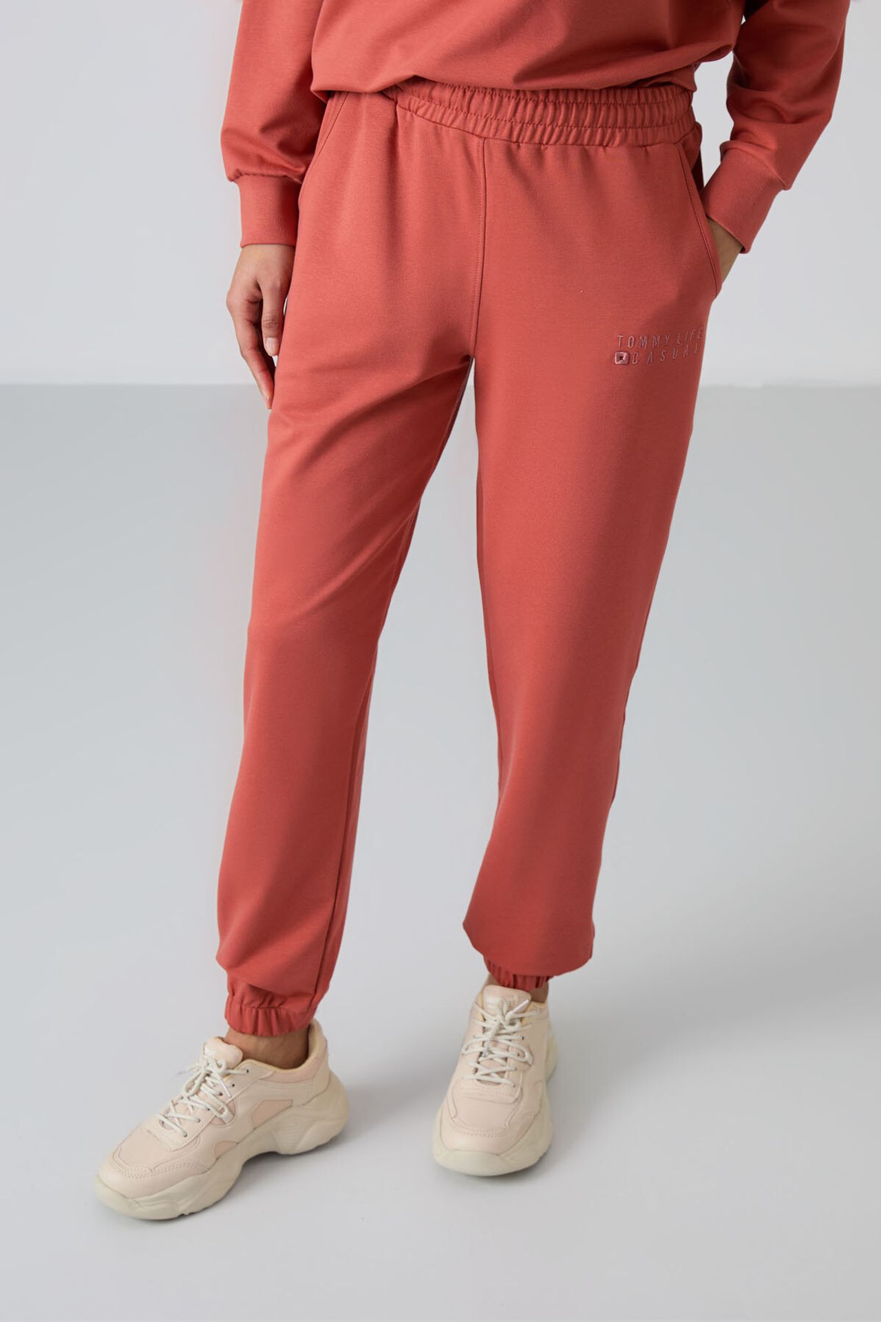 TOMMY Oversized Crew Neck Sweatshirt and Pants Set 6