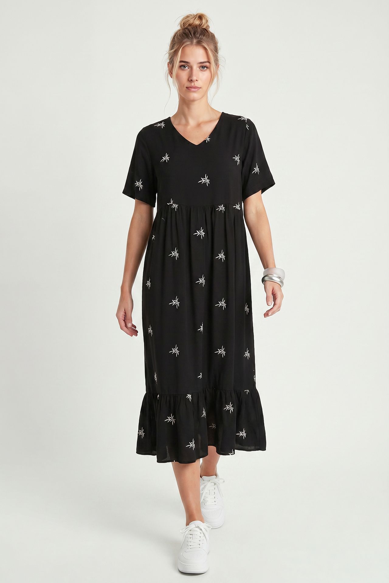 ISTANBUL Embroidered V-Neck Midi Dress 4