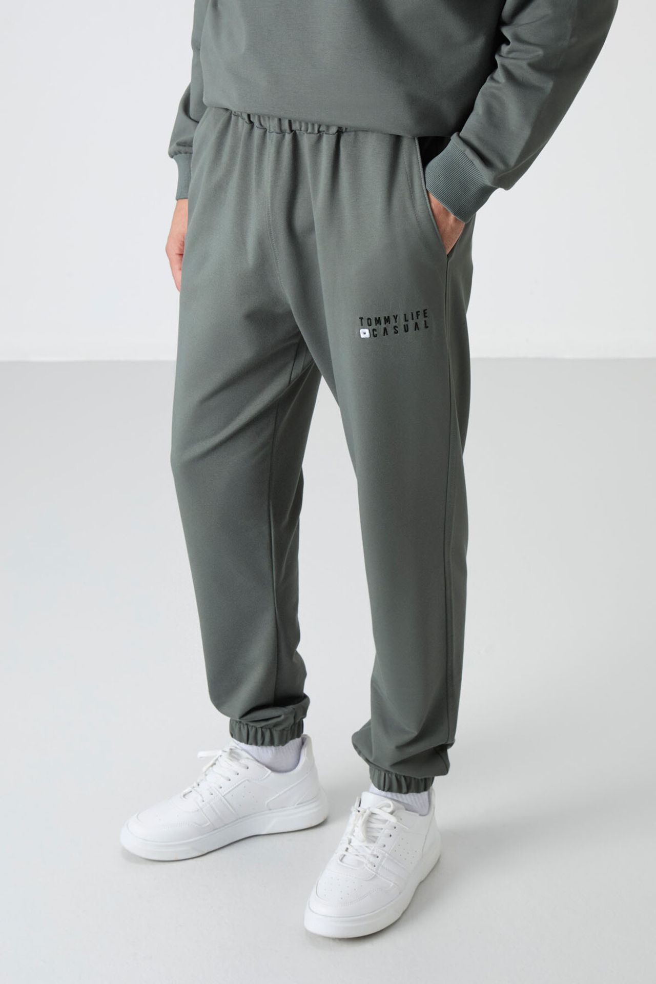 TOMMY Oversized Crew Neck Sweatshirt And Pants Set 4