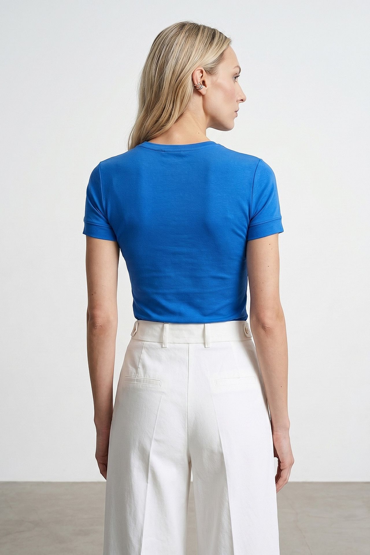 DILVIN Women's Slim Fit Crew Neck T-Shirt 2