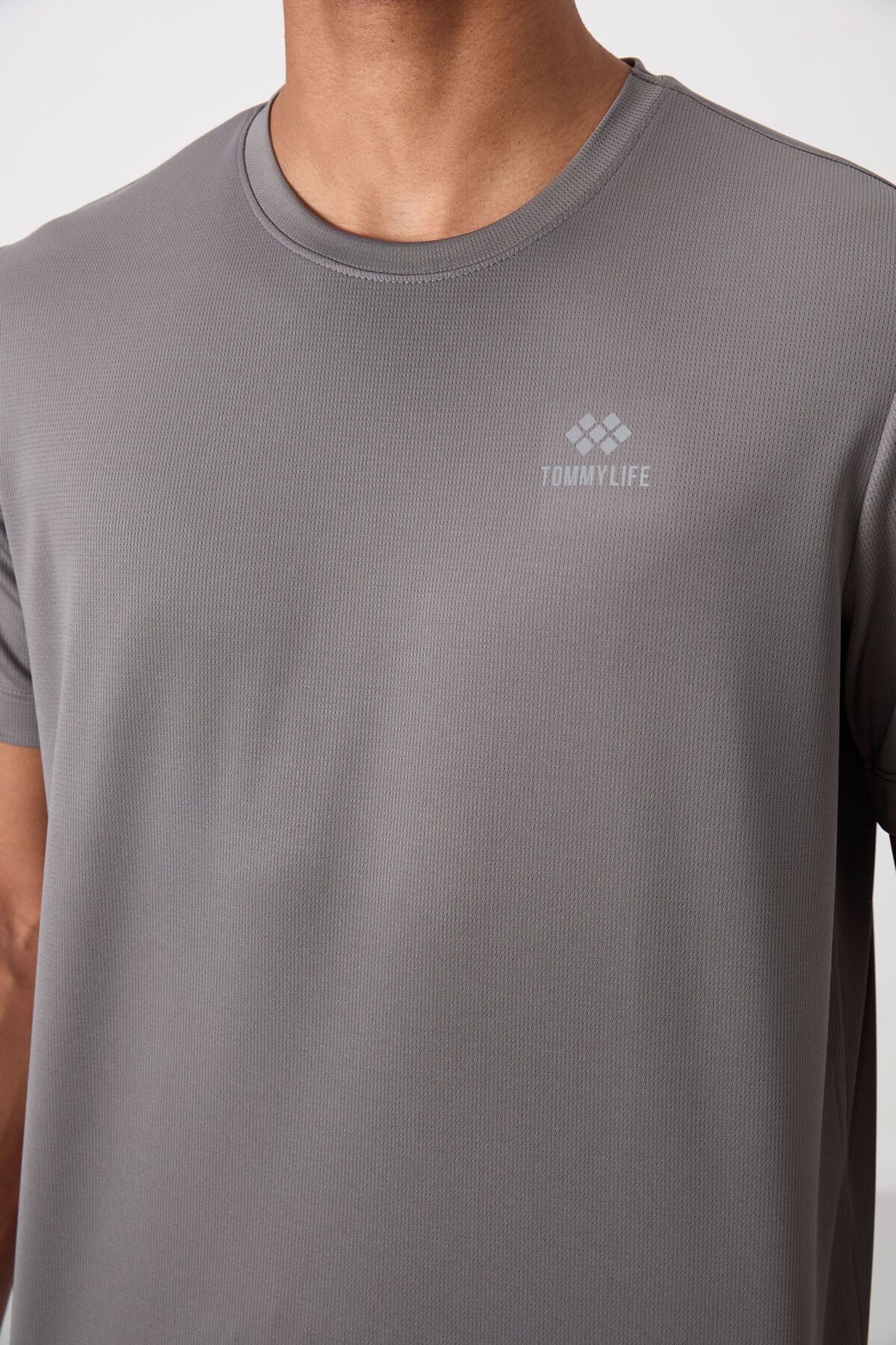 TOMMY Men's Logo Print Crew Neck T-Shirt 3