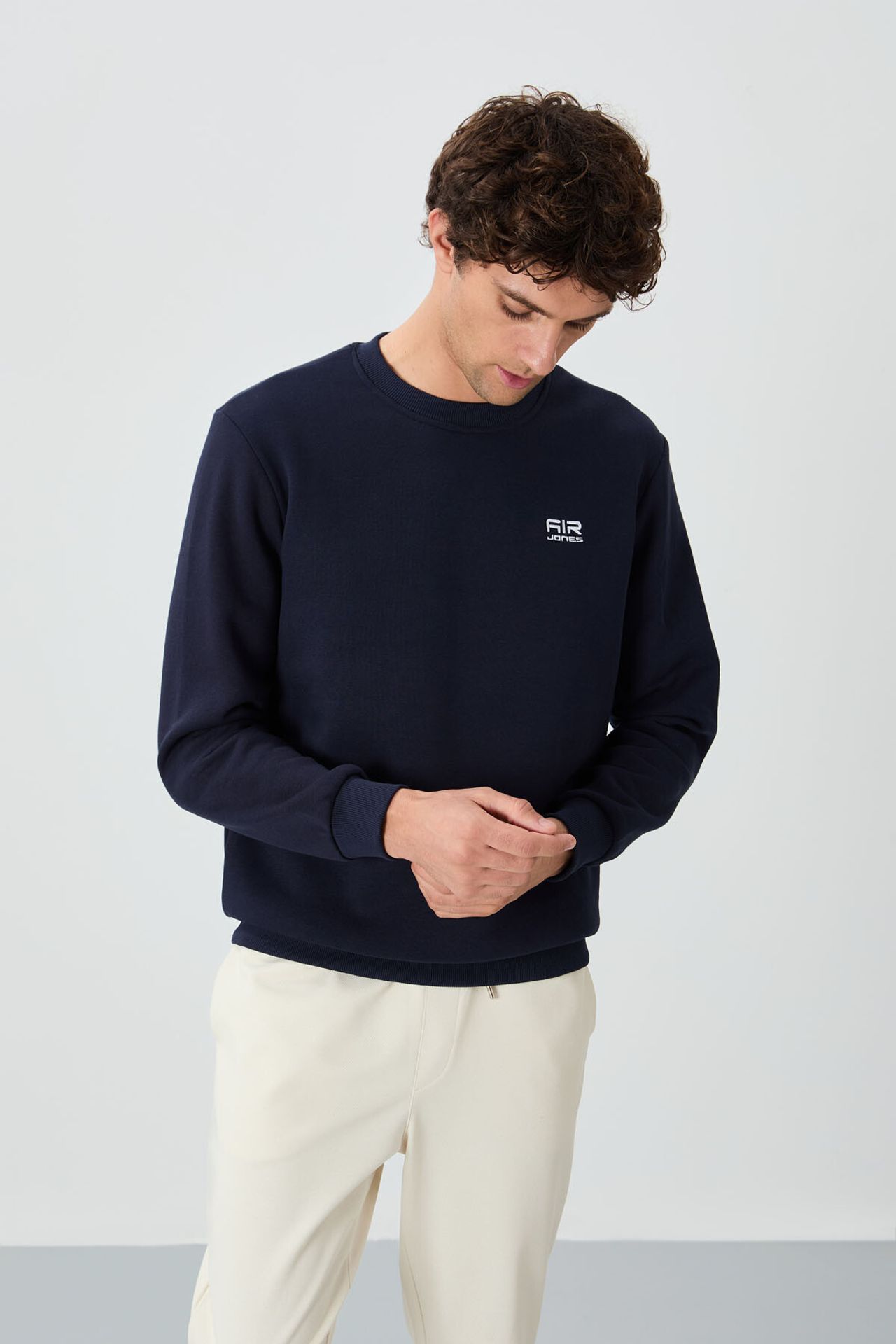 TOMMY Men's Regular Fit Crew Neck Sweatshirt 3