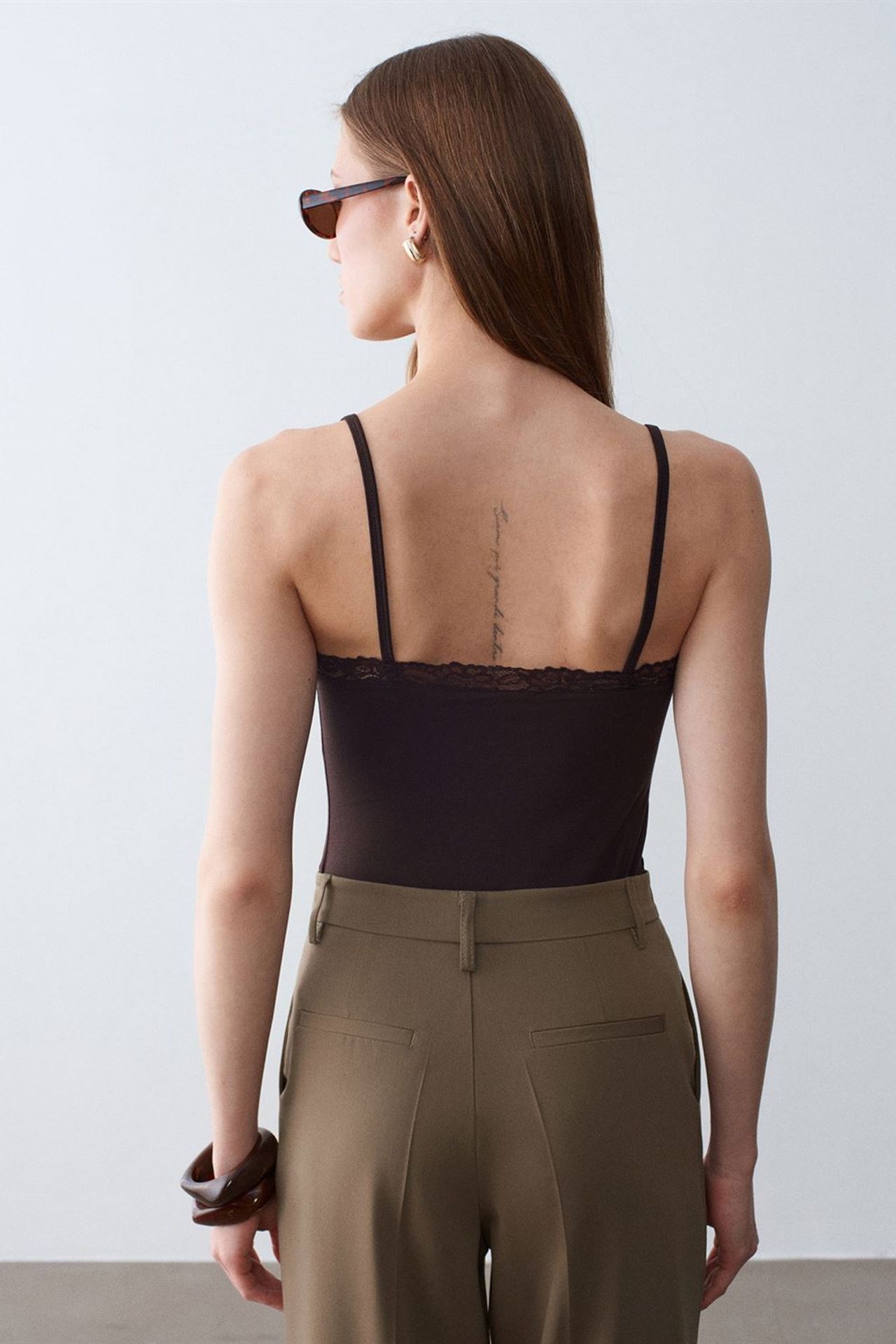 DILVIN Slim Fit Sleeveless V-Neck Cami Blouse 2