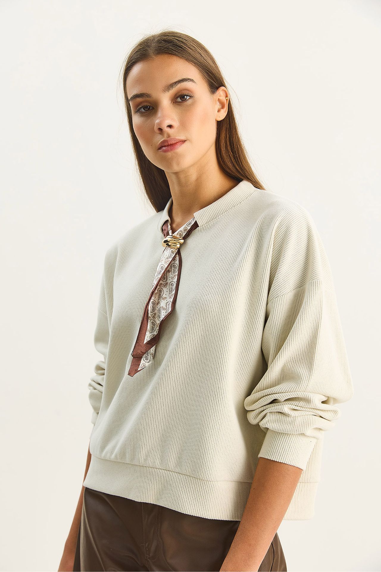 Crew Neck Ribbed Sweatshirt with Scarf Accessory Detail 3