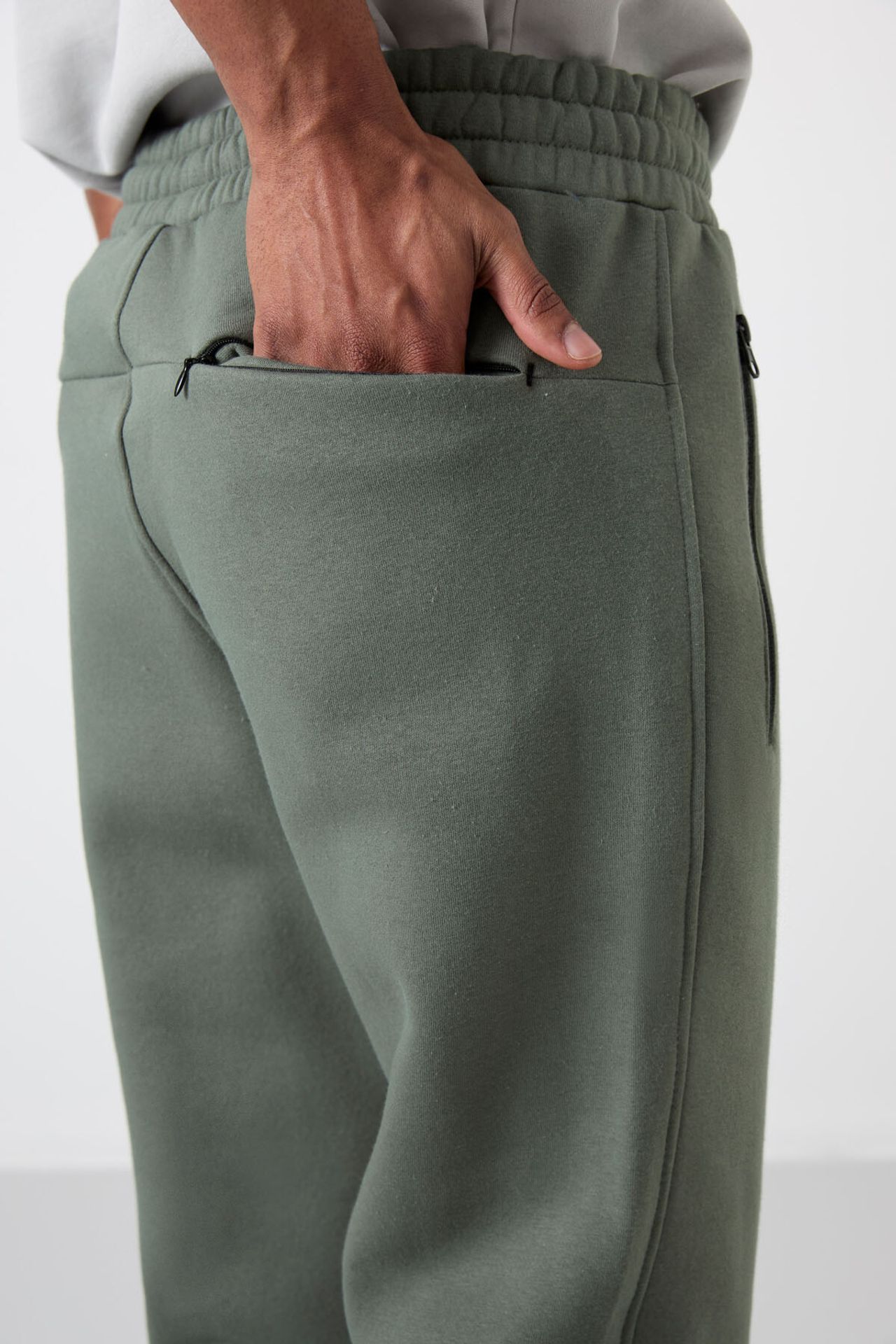 TOMMY Men's Regular Fit Fleece Sweatpants 5