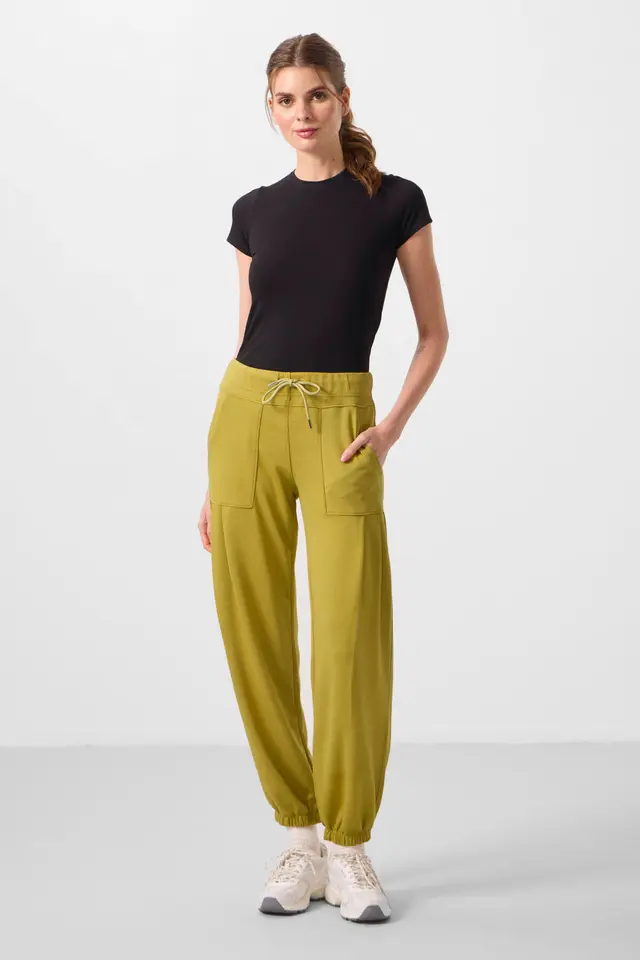 TOMMY Mid Waist Crepe Relaxed Pants with Pocket