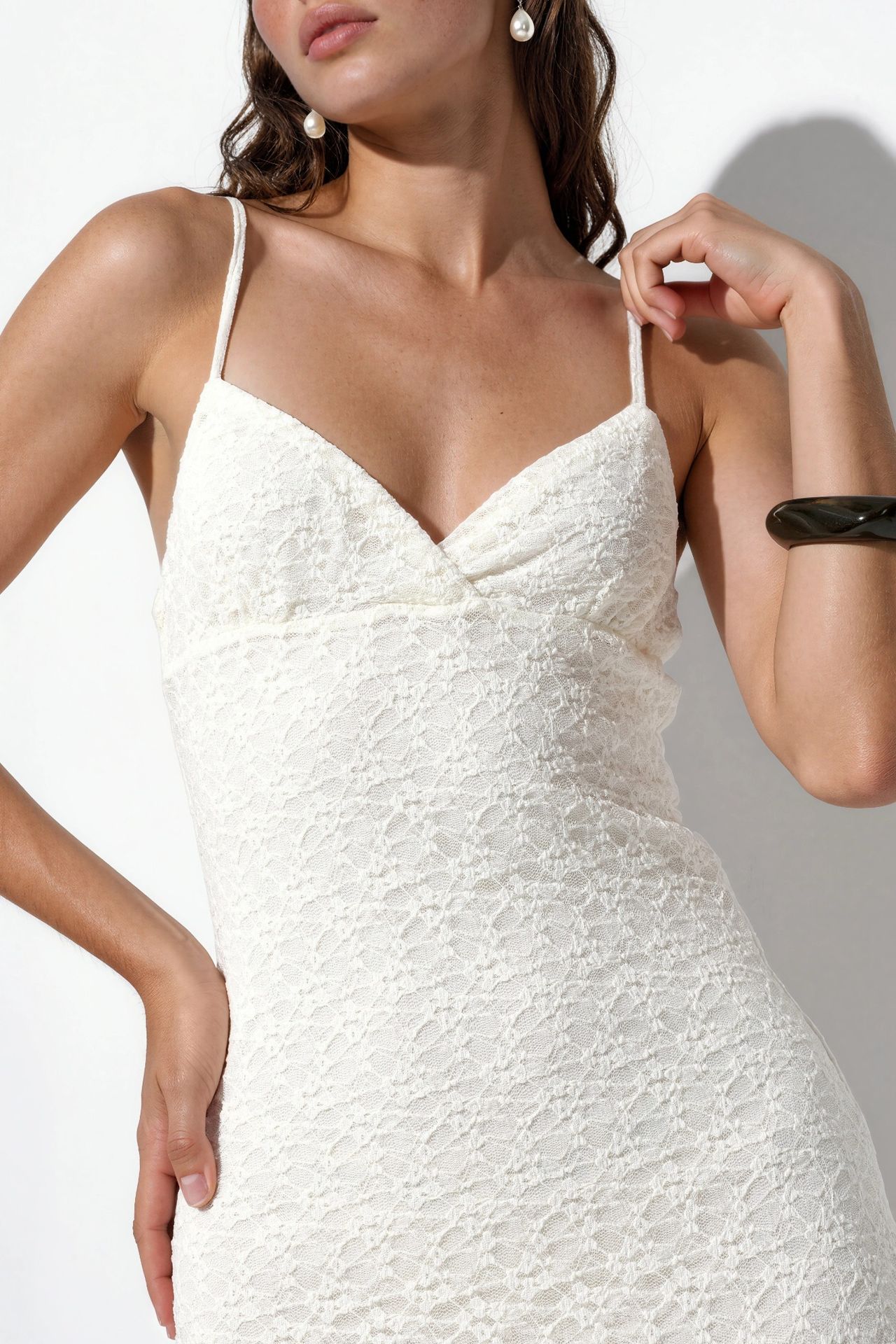BUSEM Sleeveless V-Neck Maxi Dress With Lace Detail 4