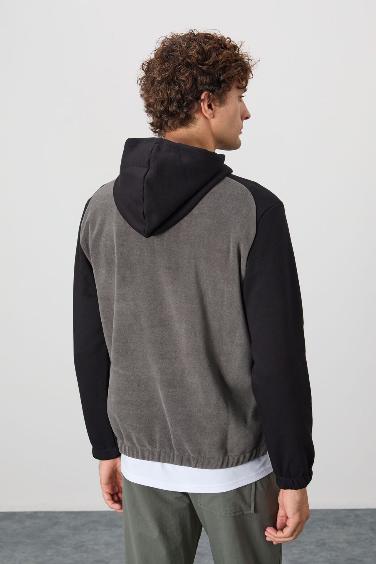 TOMMY Men's Color-Blocked Half-Zip Plush Sweatshirt 5