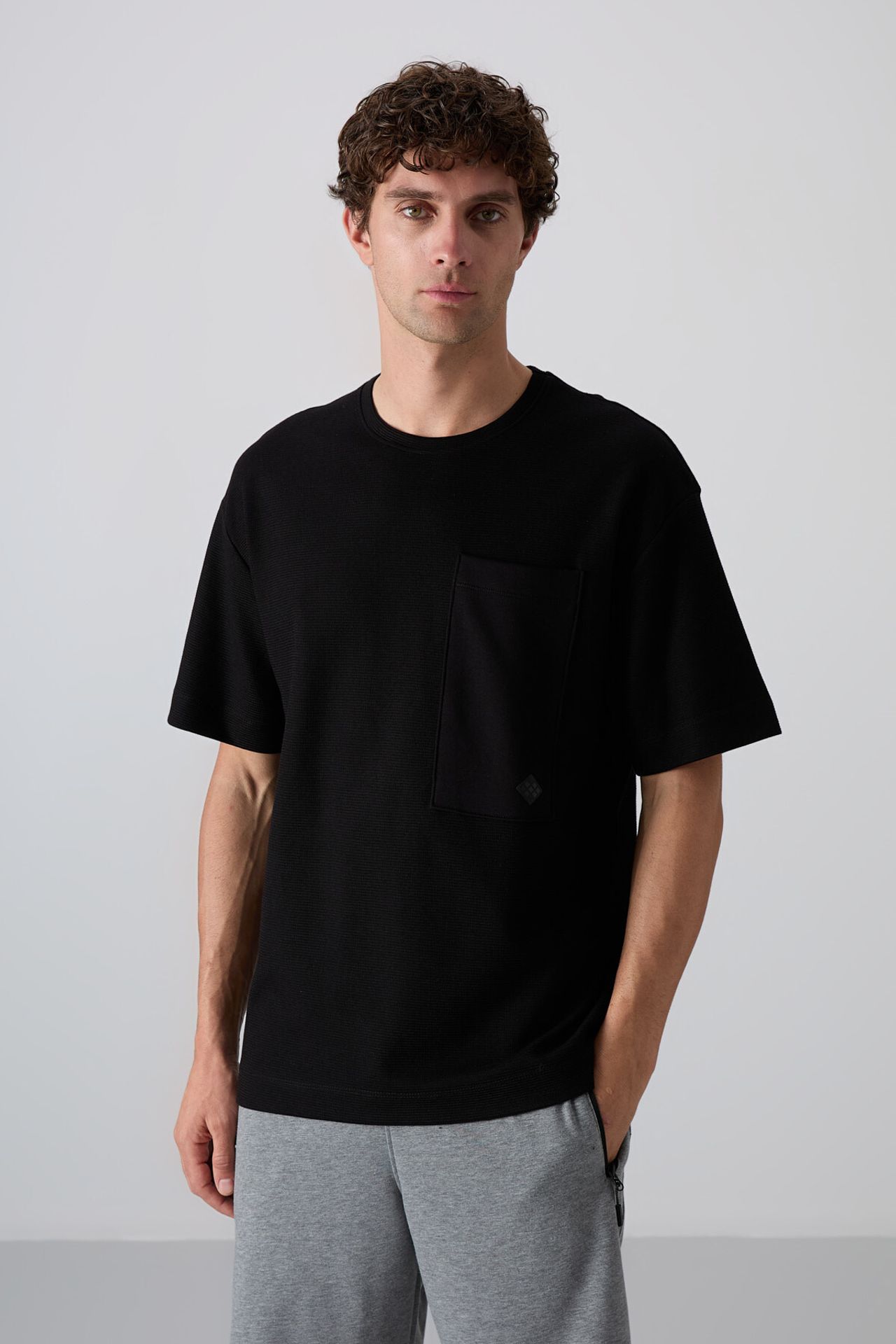TOMMY Oversized Cotton-Blend Crew Neck T-Shirt With Pocket 1