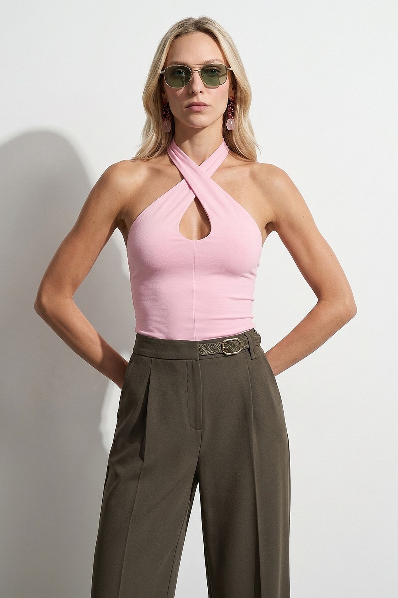 DILVIN Women’s Halter Crop Top With Cut-out Detail 2