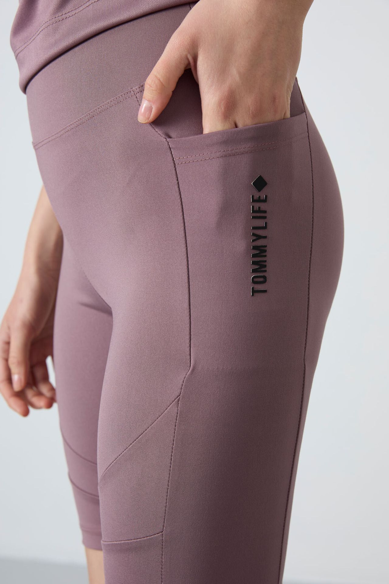TOMMY High-Waist Short Sports Leggings 4