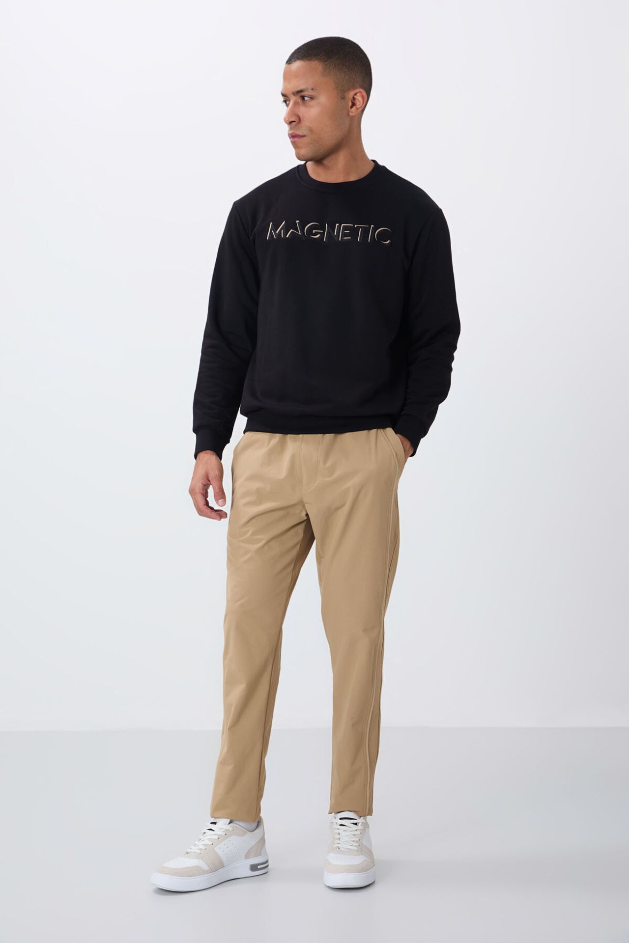 TOMMY Men's Printed Crew Neck Sweatshirt 5