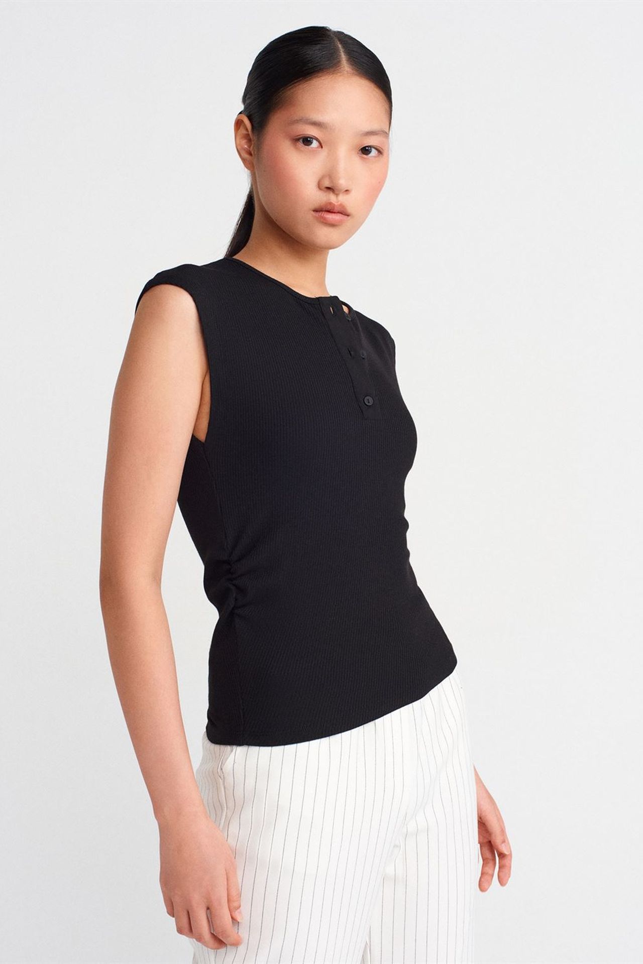 DILVIN Sleeveless Ribbed Button-Front Blouse 1