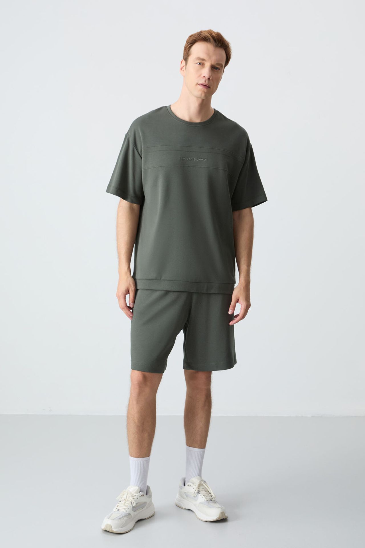 TOMMY Men's Oversized Cotton-Blend T-Shirt And Shorts Set 1