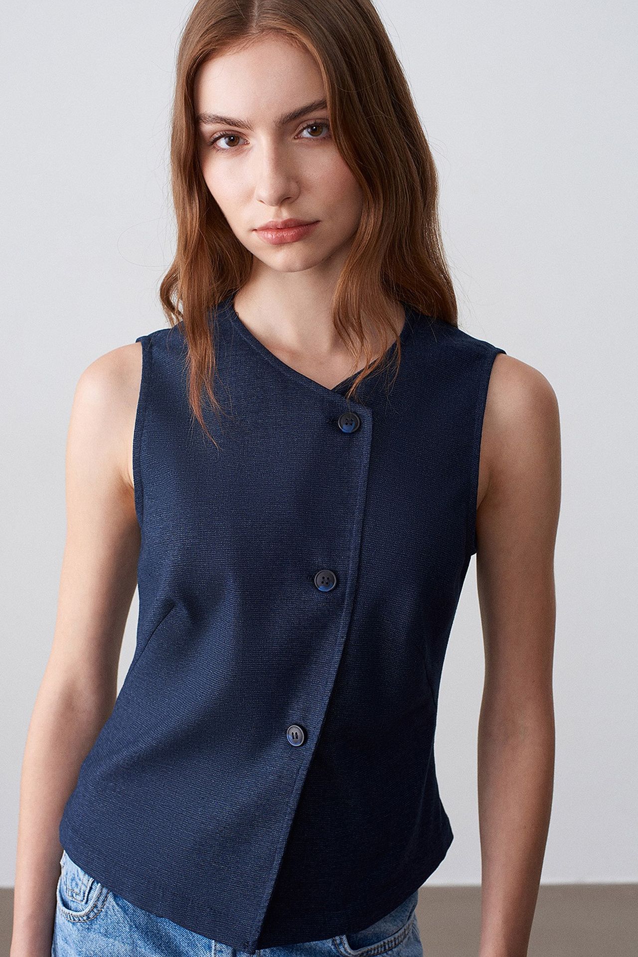 DILVIN Fitted Woven Waistcoat With Button Front 3