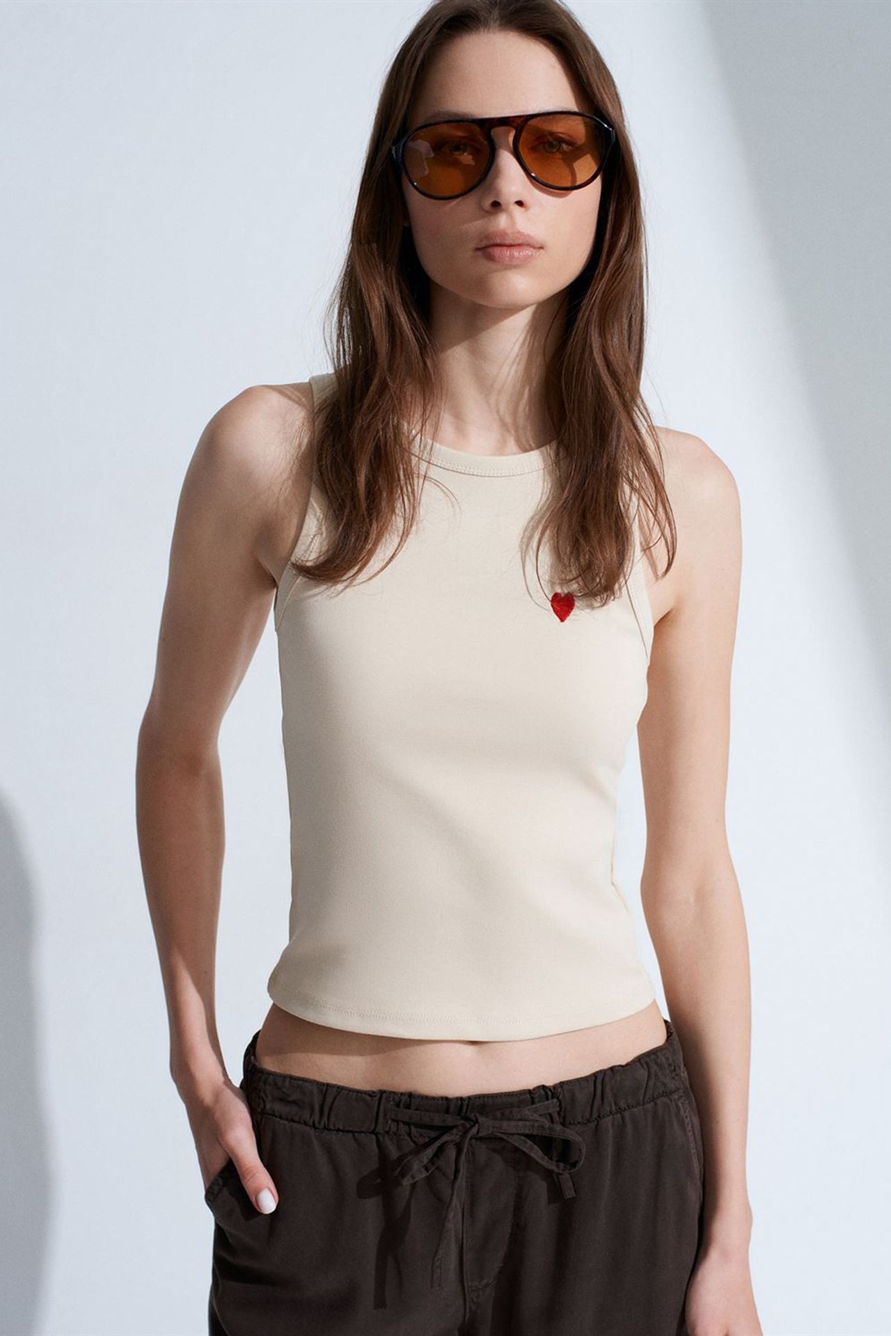 DILVIN Embroidered Sleeveless Slim-Fit Jersey Blouse 3