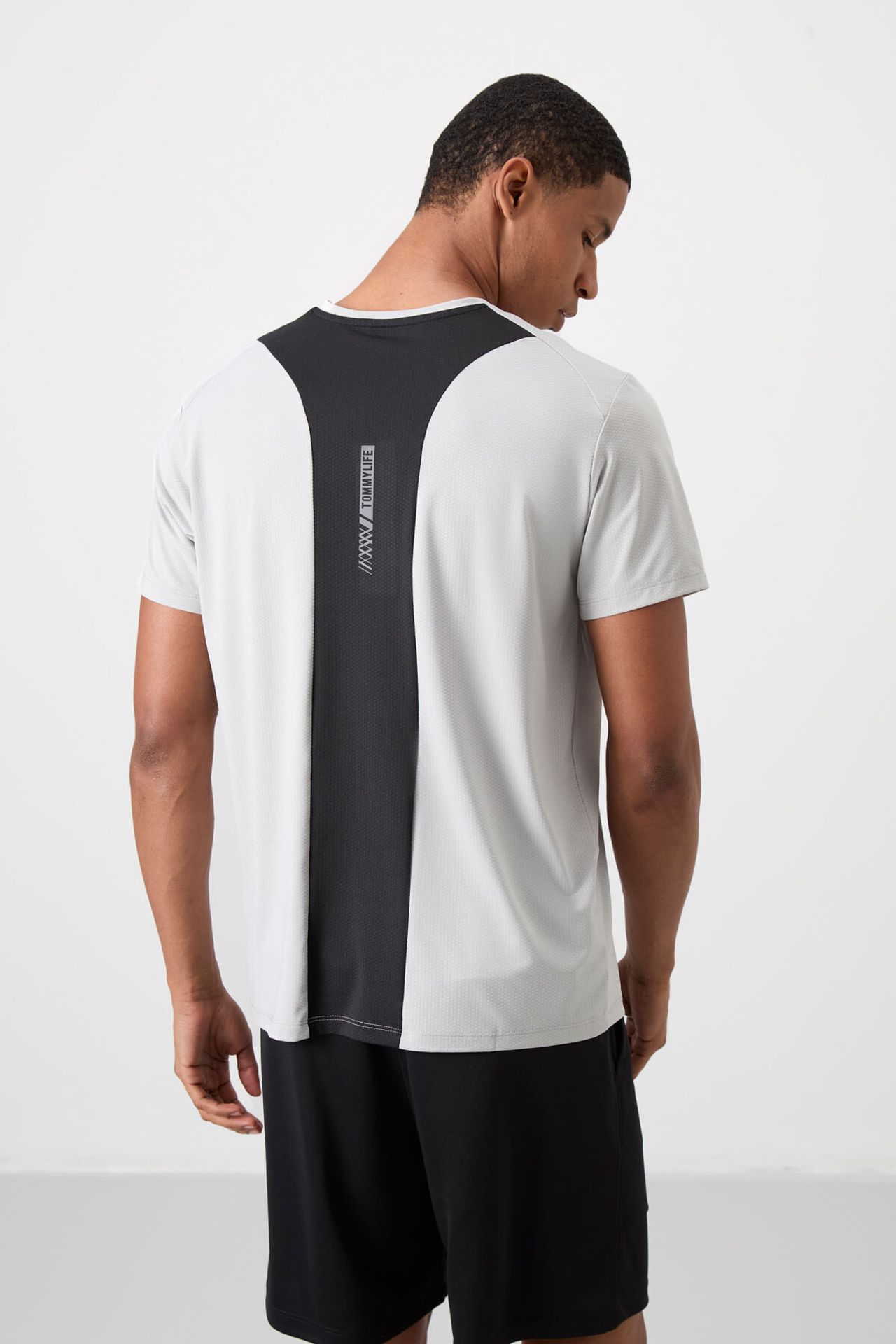 TOMMY Men's Logo Patch Short-Sleeve T-Shirt 5