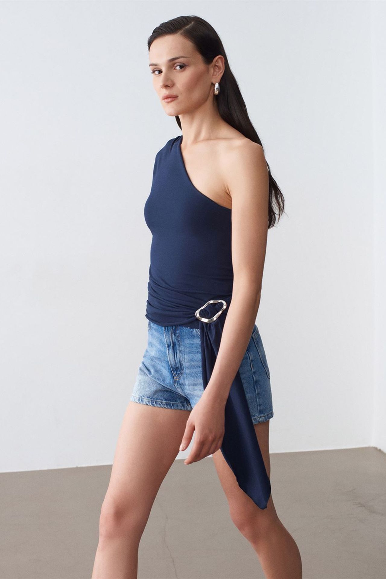 DILVIN Asymmetrical Tie Detail Blouse 3