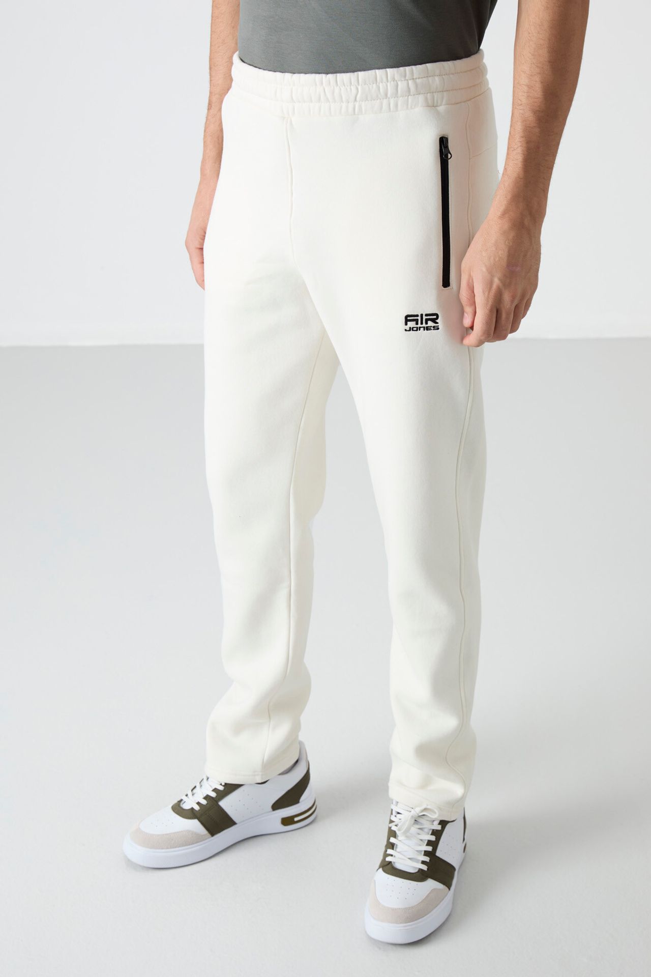 TOMMY Men's Regular Fit Fleece Sweatpants 1