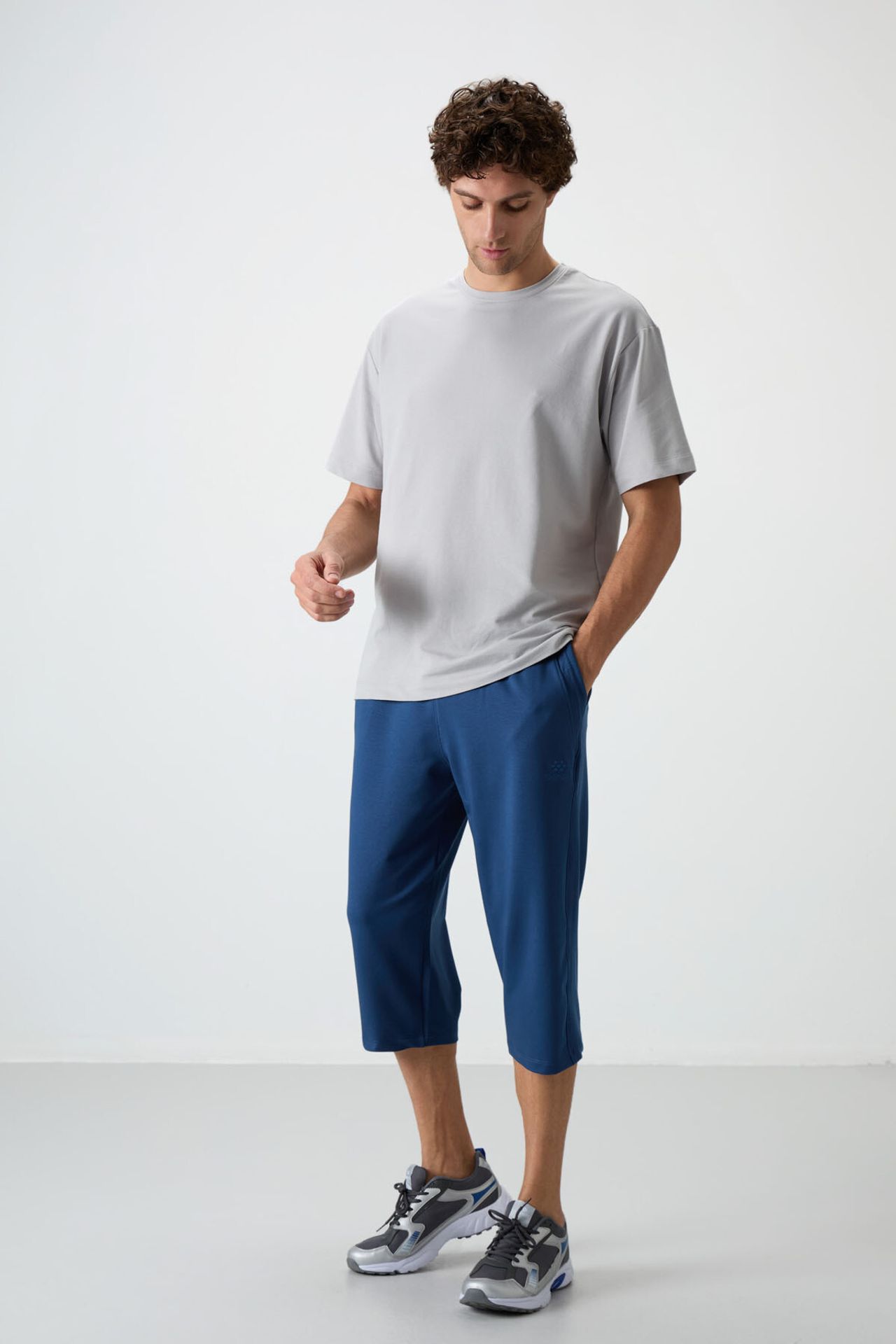 TOMMY Men's Mid-waist Wide-leg Capri Shorts 1