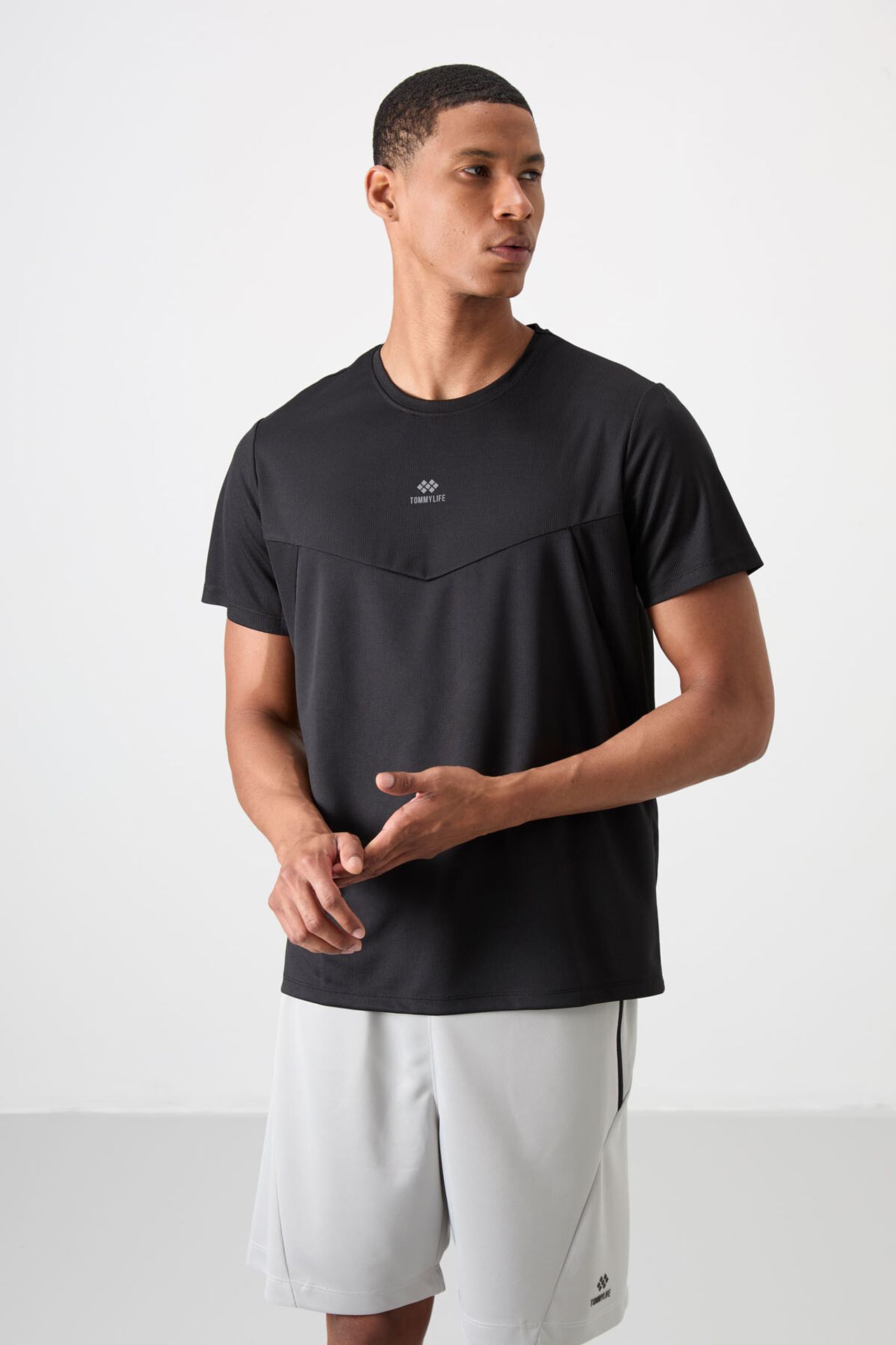 TOMMY Men's Solid Crew Neck T-Shirt 4
