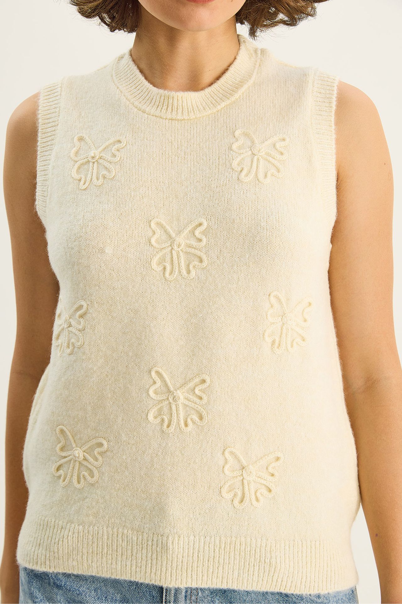 LUCCI Knit Sweater Vest with Embroidery 5
