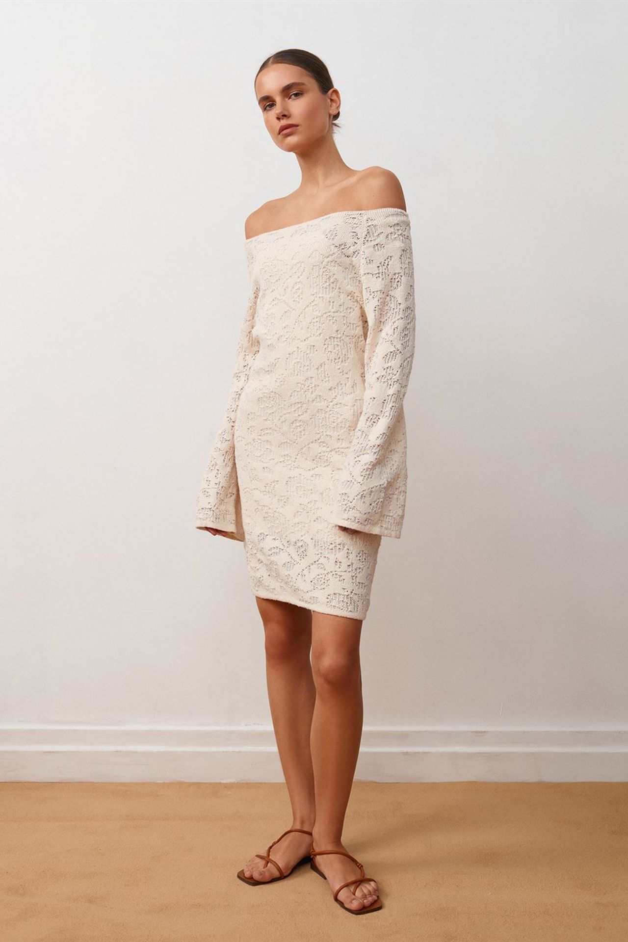 DILVIN Fitted Lace Mini Dress 1