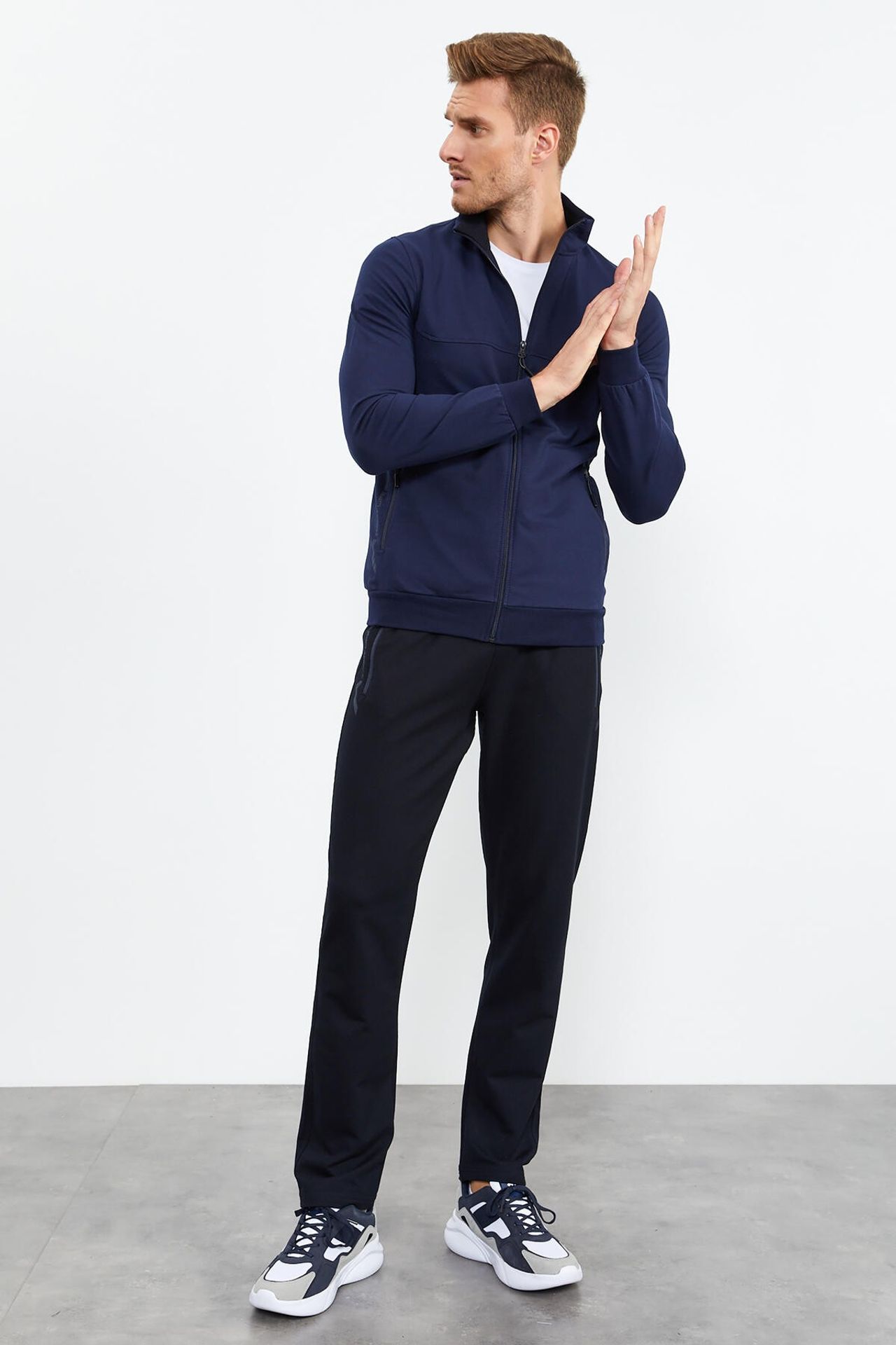TOMMY Men's Zip-Front Sweatshirt And Pants Set 2