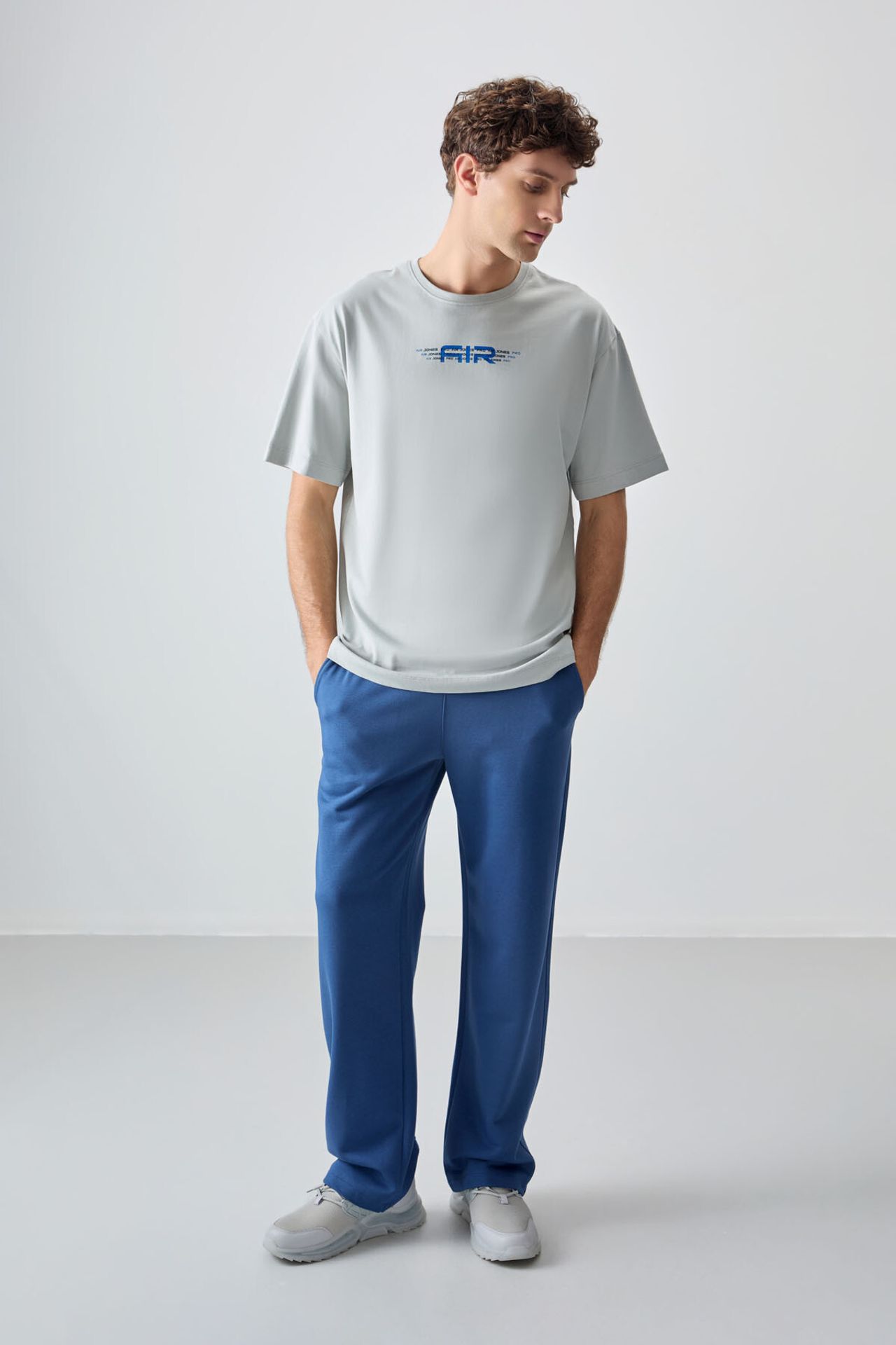 TOMMY Oversized Logo Cotton Crew Neck T-Shirt 2
